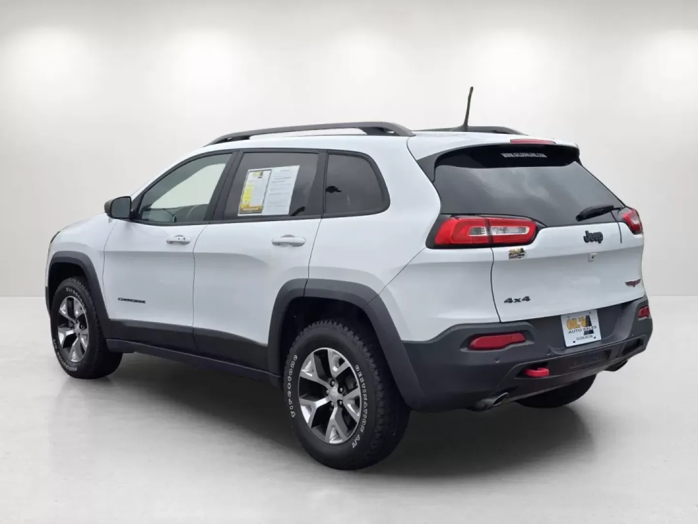2018 /Black Jeep Cherokee Trailhawk (1C4PJMBX1JD) with an Other engine, located at 7000 Northlake Connector, Columbus, GA, 31904, (706) 987-8085, 32.524975, -84.978134 - **Unleash Adventure with the 2018 Jeep Cherokee Trailhawk Your Perfect Companion for Every Journey!**<br /> <br /> Are you ready to elevate your outdoor escapades or simply enhance your daily commute? Look no further than the 2018 Jeep Cherokee Trailhawk, available now at Gils Auto in Phenix City, - Photo#6