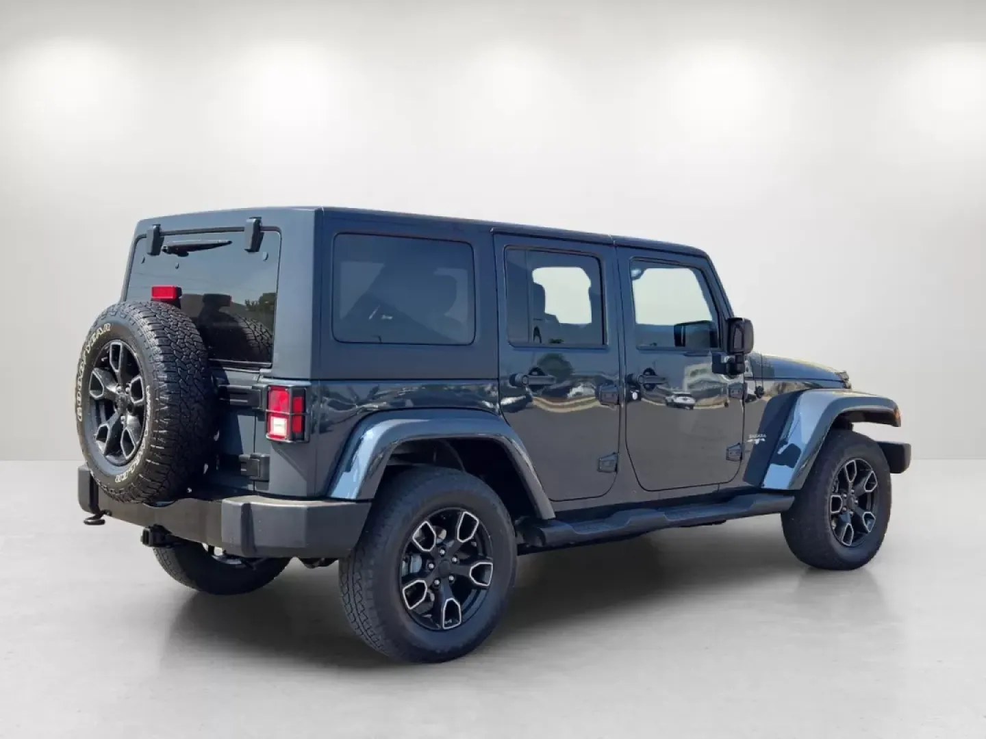 2018 /Black Jeep Wrangler Altitude (1C4BJWEG6JL) with an Other engine, located at 521 Old Farm Lane Rd, Prattville, AL, 36066, (334) 325-1505, 32.482460, -86.416367 - **Adventure Awaits: Drive Home This 2018 Jeep Wrangler Altitude!**<br /> <br /> Are you ready to embark on your next big adventure? Whether you're planning weekend getaways, tackling off-road trails, or simply cruising the streets of Prattville, AL, this 2018 Jeep Wrangler Altitude is the perfect co - Photo#6