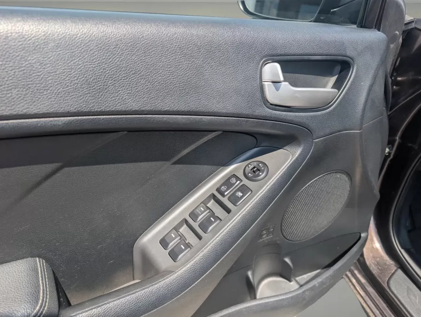 2018 /Black Kia Forte LX (3KPFK4A7XJE) with an Other engine, located at 7000 Northlake Connector, Columbus, GA, 31904, (706) 987-8085, 32.524975, -84.978134 - Are you on the hunt for a reliable vehicle that perfectly balances comfort, style, and affordability? Look no further than this stunning 2018 Kia Forte LX, available now at Gils Auto in Phenix City, Alabama. Whether you're commuting to work, running errands, or planning a weekend getaway, this sedan - Photo#8