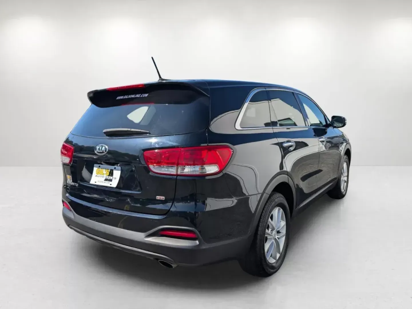 2018 /Satin Black Kia Sorento L (5XYPG4A38JG) with an Regular Unleaded I-4 2.4 L/144 engine, 6-Speed Automatic w/OD transmission, located at 1430 Gateway Drive, Opelika, AL, 36801, (334) 239-0944, 32.637871, -85.409790 - Looking for the perfect vehicle to elevate your family adventures or enhance your daily commute? Look no further! The 2018 Kia Sorento L, available now at Gils Auto in Opelika, AL, is designed with comfort, versatility, and safety in mind. Whether you're navigating the urban streets of Opelika or he - Photo#4