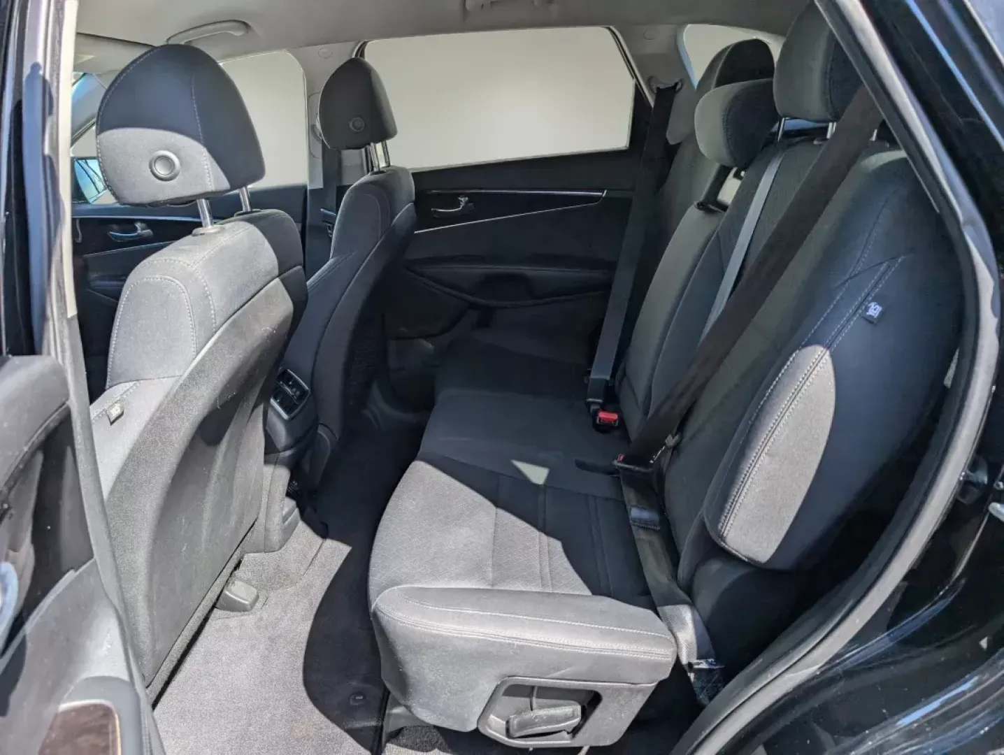 2018 /Satin Black Kia Sorento L (5XYPG4A38JG) with an Regular Unleaded I-4 2.4 L/144 engine, 6-Speed Automatic w/OD transmission, located at 1430 Gateway Drive, Opelika, AL, 36801, (334) 239-0944, 32.637871, -85.409790 - Looking for the perfect vehicle to elevate your family adventures or enhance your daily commute? Look no further! The 2018 Kia Sorento L, available now at Gils Auto in Opelika, AL, is designed with comfort, versatility, and safety in mind. Whether you're navigating the urban streets of Opelika or he - Photo#10