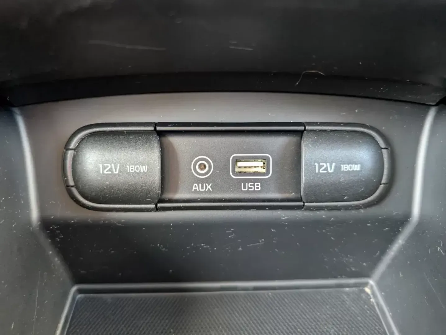 2018 /Satin Black Kia Sorento L (5XYPG4A38JG) with an Regular Unleaded I-4 2.4 L/144 engine, 6-Speed Automatic w/OD transmission, located at 1430 Gateway Drive, Opelika, AL, 36801, (334) 239-0944, 32.637871, -85.409790 - Looking for the perfect vehicle to elevate your family adventures or enhance your daily commute? Look no further! The 2018 Kia Sorento L, available now at Gils Auto in Opelika, AL, is designed with comfort, versatility, and safety in mind. Whether you're navigating the urban streets of Opelika or he - Photo#12