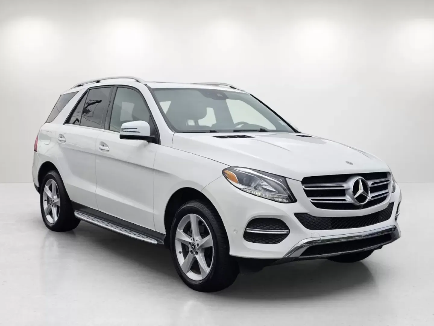 2018 /Black Mercedes-Benz GLE GLE 350 (4JGDA5JB6JB) with an Other engine, located at 7000 Northlake Connector, Columbus, GA, 31904, (706) 987-8085, 32.524975, -84.978134 - **Experience the Luxury of Driving with the 2018 Mercedes-Benz GLE 350: Perfect for Adventurers and Families Alike!**<br /> <br /> Ready to elevate your driving experience? The 2018 Mercedes-Benz GLE 350, available at Gils Auto in Phenix City, AL, is the quintessential SUV for those who seek a blend - Photo#2