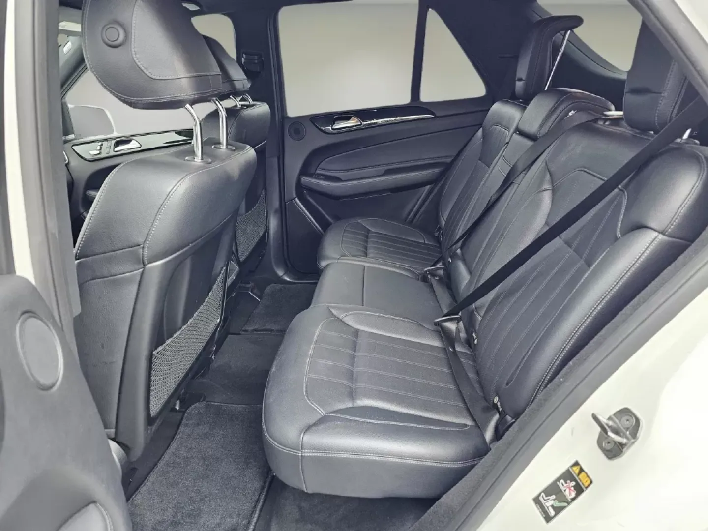 2018 /Black Mercedes-Benz GLE GLE 350 (4JGDA5JB6JB) with an Other engine, located at 7000 Northlake Connector, Columbus, GA, 31904, (706) 987-8085, 32.524975, -84.978134 - **Experience the Luxury of Driving with the 2018 Mercedes-Benz GLE 350: Perfect for Adventurers and Families Alike!**<br /> <br /> Ready to elevate your driving experience? The 2018 Mercedes-Benz GLE 350, available at Gils Auto in Phenix City, AL, is the quintessential SUV for those who seek a blend - Photo#14