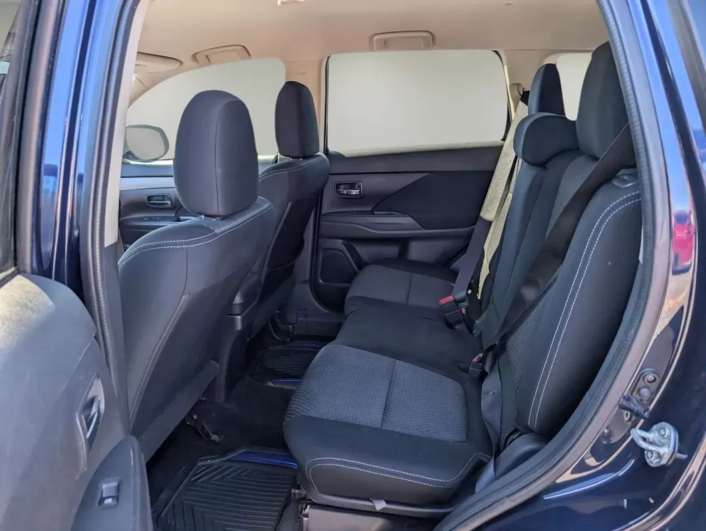 2018 Mitsubishi Outlander ES (JA4AD2A33JZ) with an Other engine, located at 1430 Gateway Drive, Opelika, AL, 36801, (334) 239-0944, 32.637871, -85.409790 - Are you ready for your next adventure? Look no further than this striking 2018 Mitsubishi Outlander ES, perfect for families on the go, weekend warriors, or anyone seeking a versatile and reliable SUV. With its spacious interior and advanced tech features, the Outlander is designed to enhance your l - Photo#10