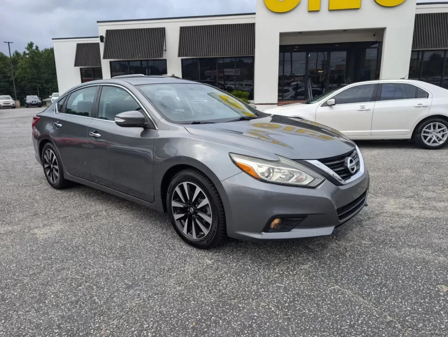 2018 /Charcoal Nissan Altima 2.5 SL (1N4AL3AP7JC) with an Other engine, located at 3959 U.S. 80 W, Phenix City, AL, 36870, (334) 297-4885, 32.469296, -85.135185 - Are you ready to elevate your daily drives? Meet the 2018 Nissan Altima 2.5 SL, the perfect blend of style, comfort, and practicality for those who crave a reliable sedan that adapts to their busy lifestyle. Whether you're commuting to work, running errands in Phenix City, or planning a road trip wi - Photo#2