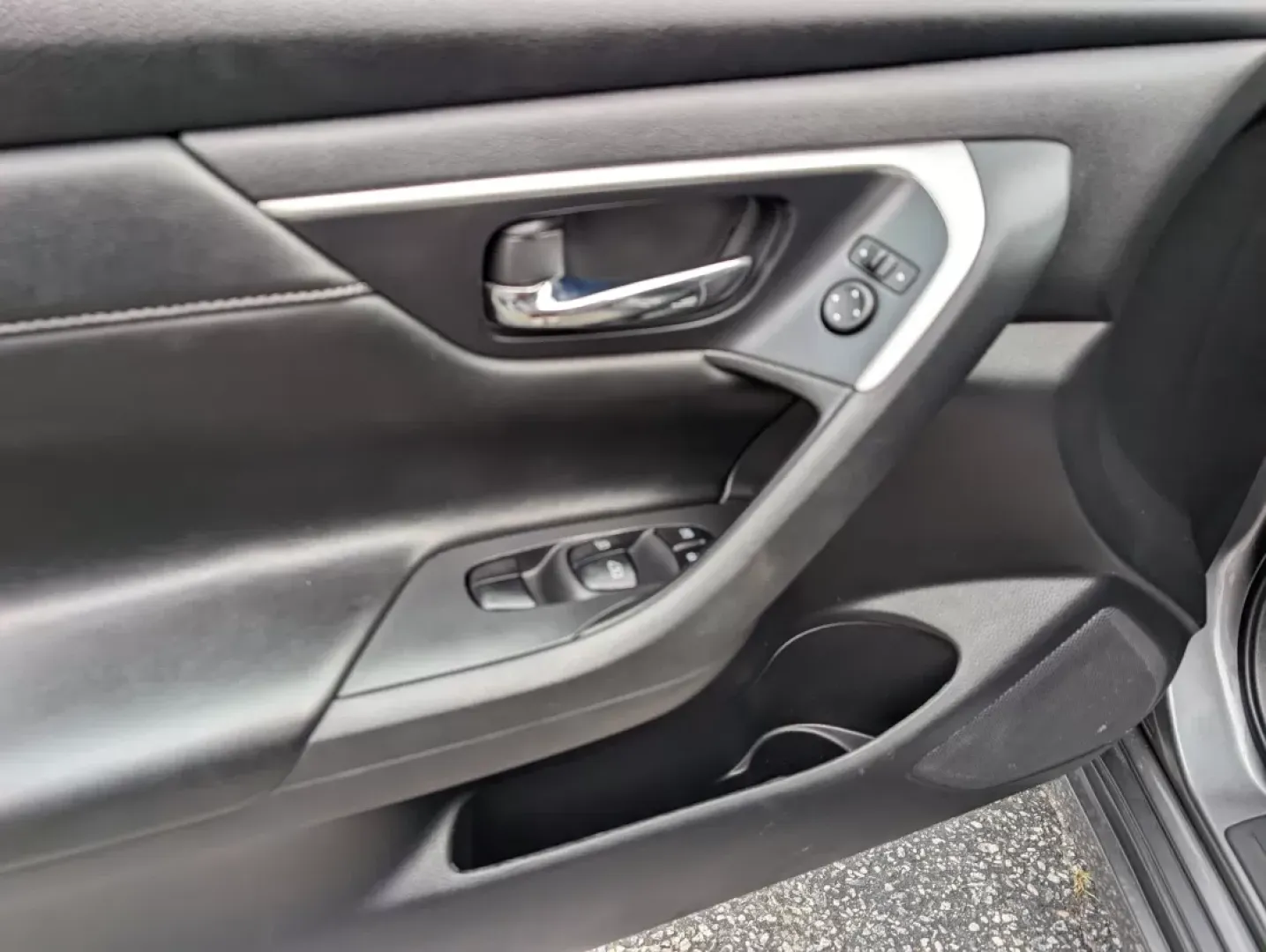 2018 /Charcoal Nissan Altima 2.5 SL (1N4AL3AP7JC) with an Other engine, located at 3959 U.S. 80 W, Phenix City, AL, 36870, (334) 297-4885, 32.469296, -85.135185 - Are you ready to elevate your daily drives? Meet the 2018 Nissan Altima 2.5 SL, the perfect blend of style, comfort, and practicality for those who crave a reliable sedan that adapts to their busy lifestyle. Whether you're commuting to work, running errands in Phenix City, or planning a road trip wi - Photo#8