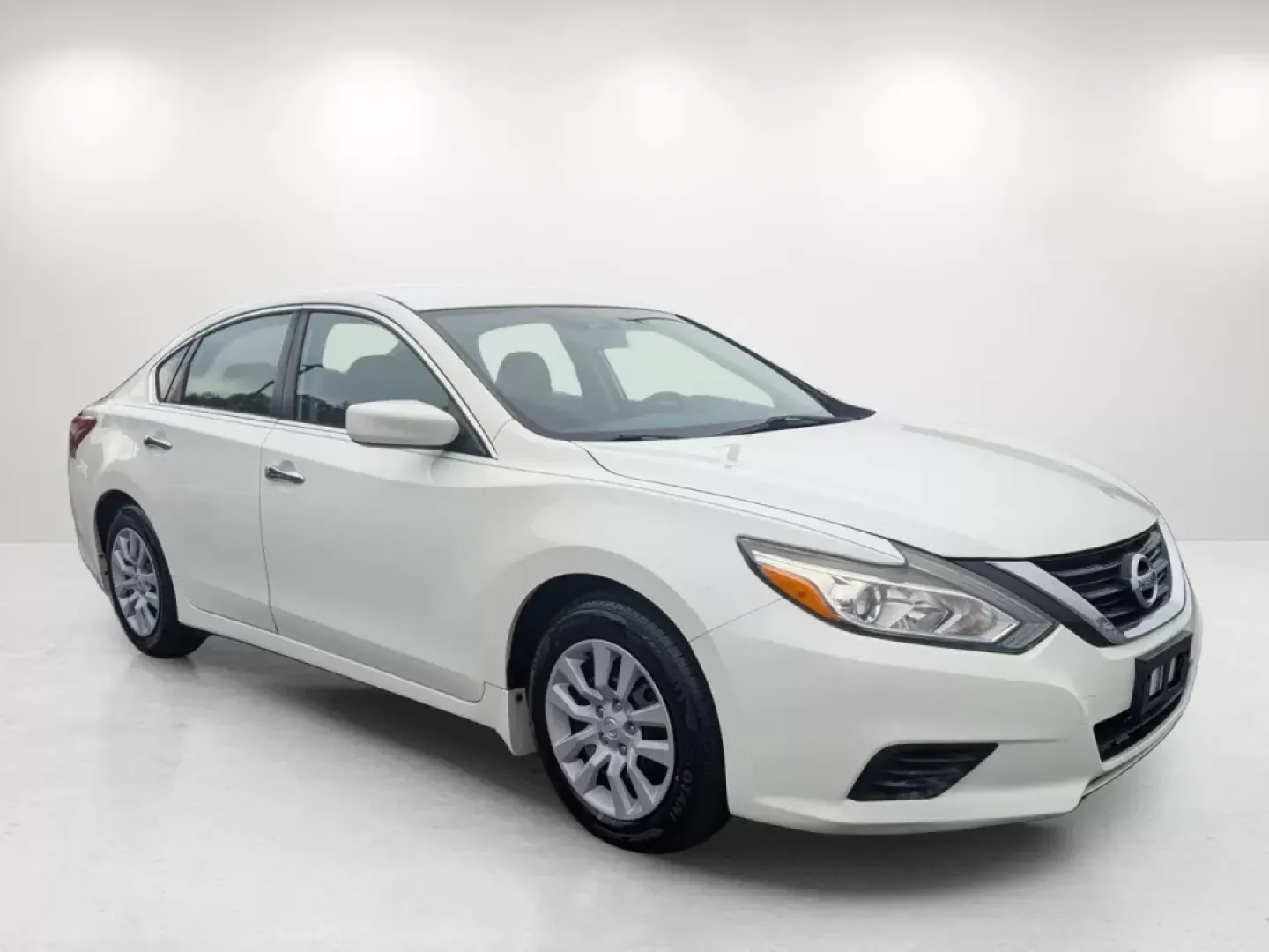 2018 /Charcoal Nissan Altima 2.5 S (1N4AL3AP8JC) with an Other engine, located at 804 22nd Ave, Phenix City, AL, 36870, (334) 297-1860, 32.484749, -85.024475 - **Drive Your Life Forward with the 2018 Nissan Altima: Perfect for Commuters and Families Alike!**<br /> <br /> If you're seeking a reliable vehicle that complements your busy lifestyle, look no further than this stunning 2018 Nissan Altima 2.5 S, now available at Gils Auto in Phenix City, AL. This - Photo#2