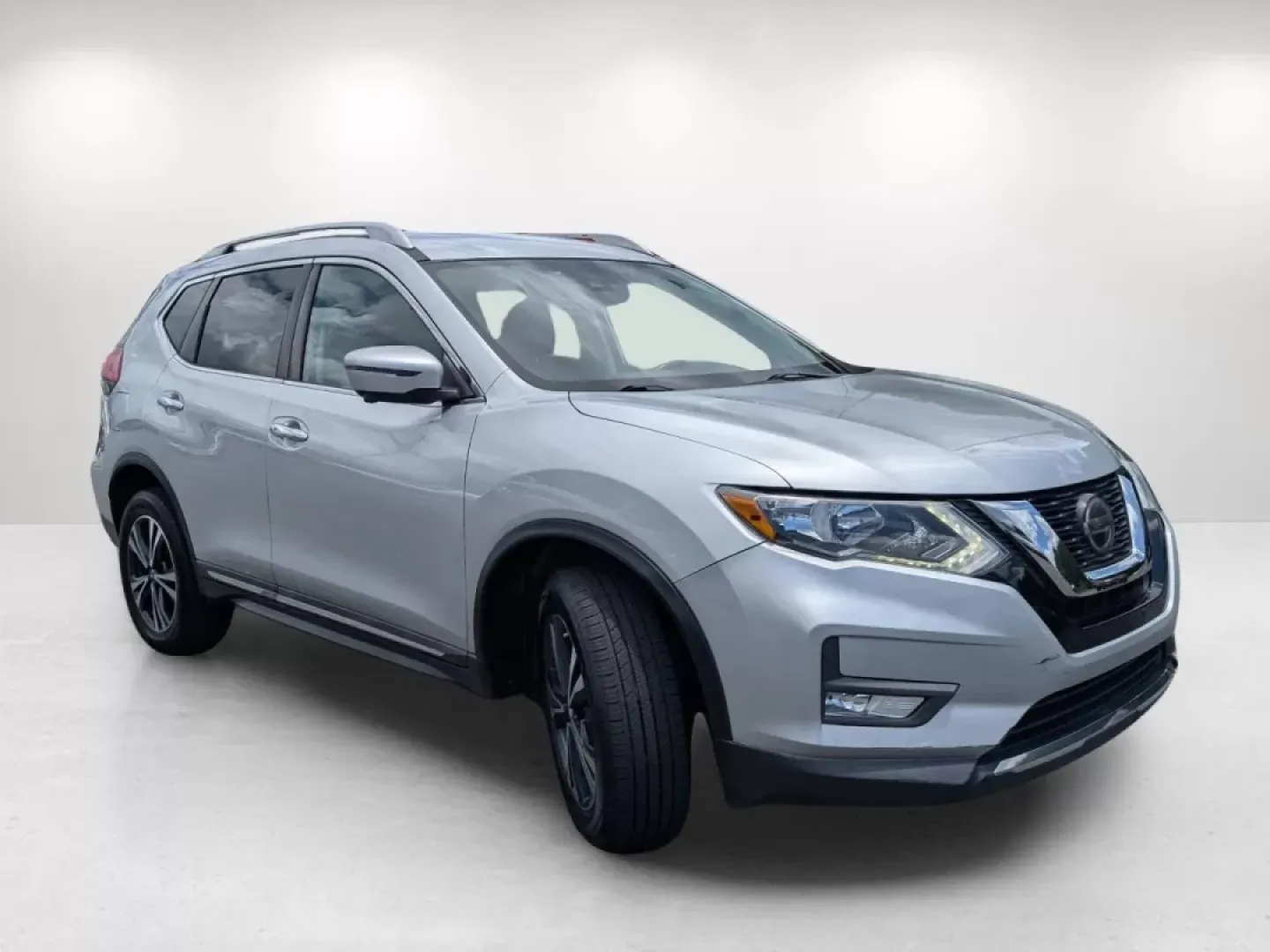 2018 /Charcoal Nissan Rogue SL (5N1AT2MV9JC) with an Other engine, located at 5115 14th Ave., Columbus, GA, 31904, (706) 323-0345, 32.511494, -84.971046 - **Unleash Your Adventurous Spirit with the 2018 Nissan Rogue SL at Gils Auto - Phenix City!**<br /> <br /> Are you ready to take your lifestyle to the next level? Whether you're planning a family road trip, commuting to work, or seeking thrilling weekend adventures, the 2018 Nissan Rogue SL is desig - Photo#2