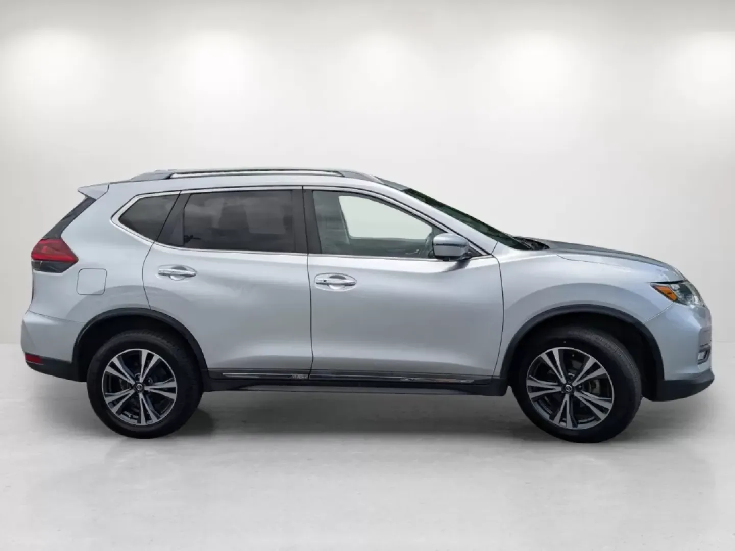 2018 /Charcoal Nissan Rogue SL (5N1AT2MV9JC) with an Other engine, located at 5115 14th Ave., Columbus, GA, 31904, (706) 323-0345, 32.511494, -84.971046 - **Unleash Your Adventurous Spirit with the 2018 Nissan Rogue SL at Gils Auto - Phenix City!**<br /> <br /> Are you ready to take your lifestyle to the next level? Whether you're planning a family road trip, commuting to work, or seeking thrilling weekend adventures, the 2018 Nissan Rogue SL is desig - Photo#3