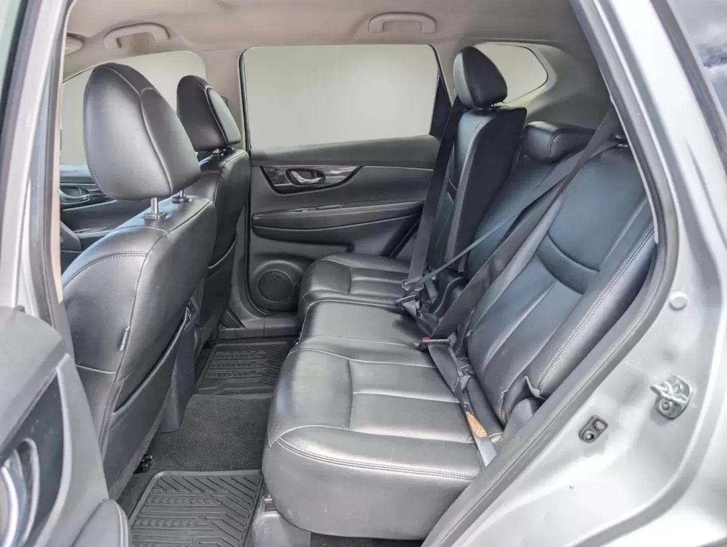 2018 /Charcoal Nissan Rogue SL (5N1AT2MV9JC) with an Other engine, located at 5115 14th Ave., Columbus, GA, 31904, (706) 323-0345, 32.511494, -84.971046 - **Unleash Your Adventurous Spirit with the 2018 Nissan Rogue SL at Gils Auto - Phenix City!**<br /> <br /> Are you ready to take your lifestyle to the next level? Whether you're planning a family road trip, commuting to work, or seeking thrilling weekend adventures, the 2018 Nissan Rogue SL is desig - Photo#10