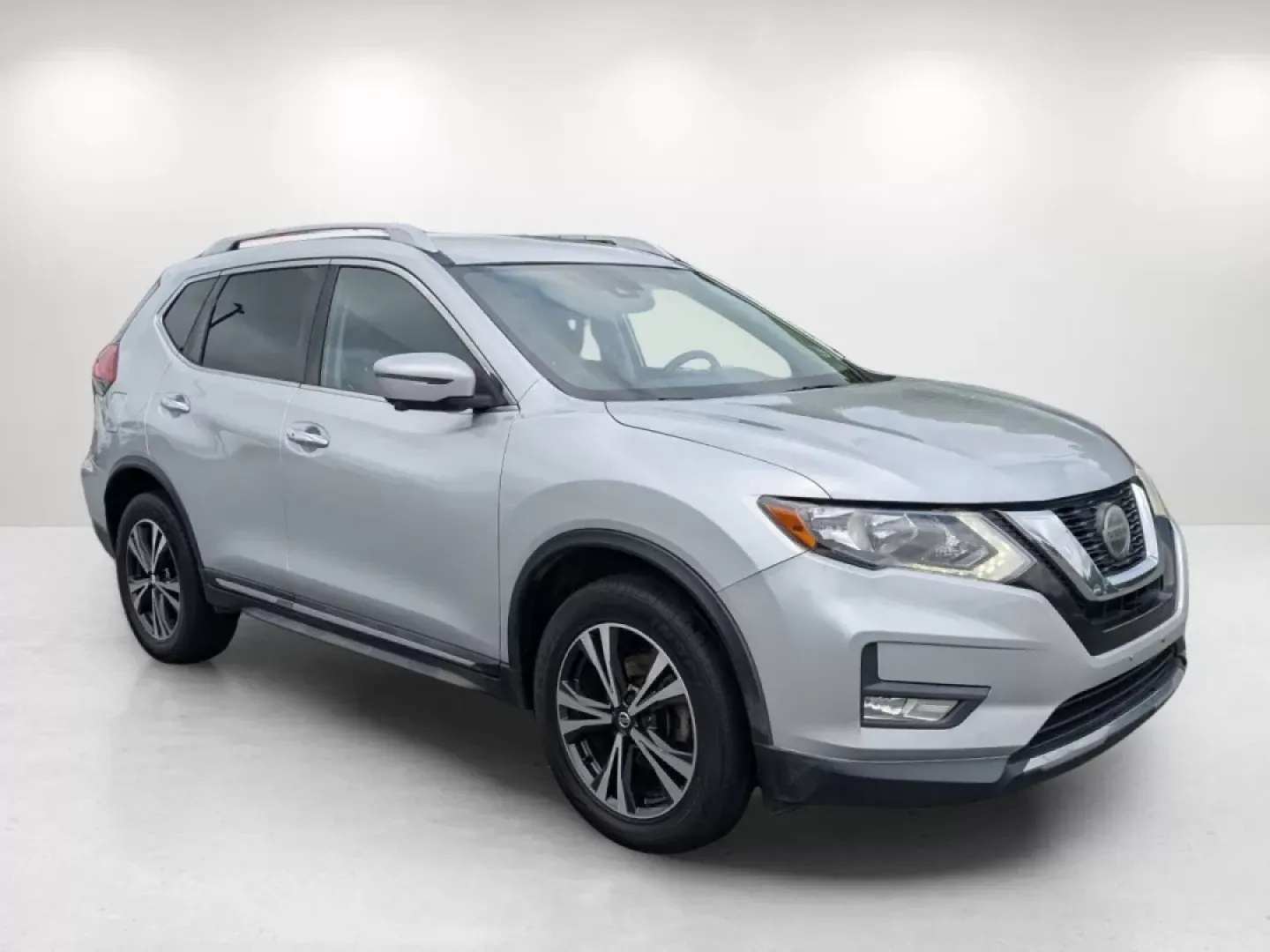 2018 /Charcoal Nissan Rogue SL (JN8AT2MV4JW) with an Other engine, located at 5115 14th Ave., Columbus, GA, 31904, (706) 323-0345, 32.511494, -84.971046 - ### Discover Your Next Adventure with the 2018 Nissan Rogue SL at Gils Auto in Phenix City, AL!<br /> <br /> Are you searching for a reliable SUV that effortlessly accommodates your busy lifestyle? Look no further than this stunning 2018 Nissan Rogue SL, available exclusively at Gils Auto. Located a - Photo#2