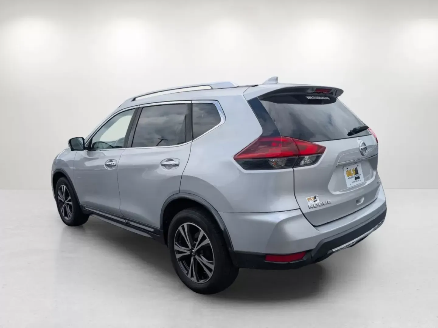 2018 /Charcoal Nissan Rogue SL (JN8AT2MV4JW) with an Other engine, located at 5115 14th Ave., Columbus, GA, 31904, (706) 323-0345, 32.511494, -84.971046 - ### Discover Your Next Adventure with the 2018 Nissan Rogue SL at Gils Auto in Phenix City, AL!<br /> <br /> Are you searching for a reliable SUV that effortlessly accommodates your busy lifestyle? Look no further than this stunning 2018 Nissan Rogue SL, available exclusively at Gils Auto. Located a - Photo#6