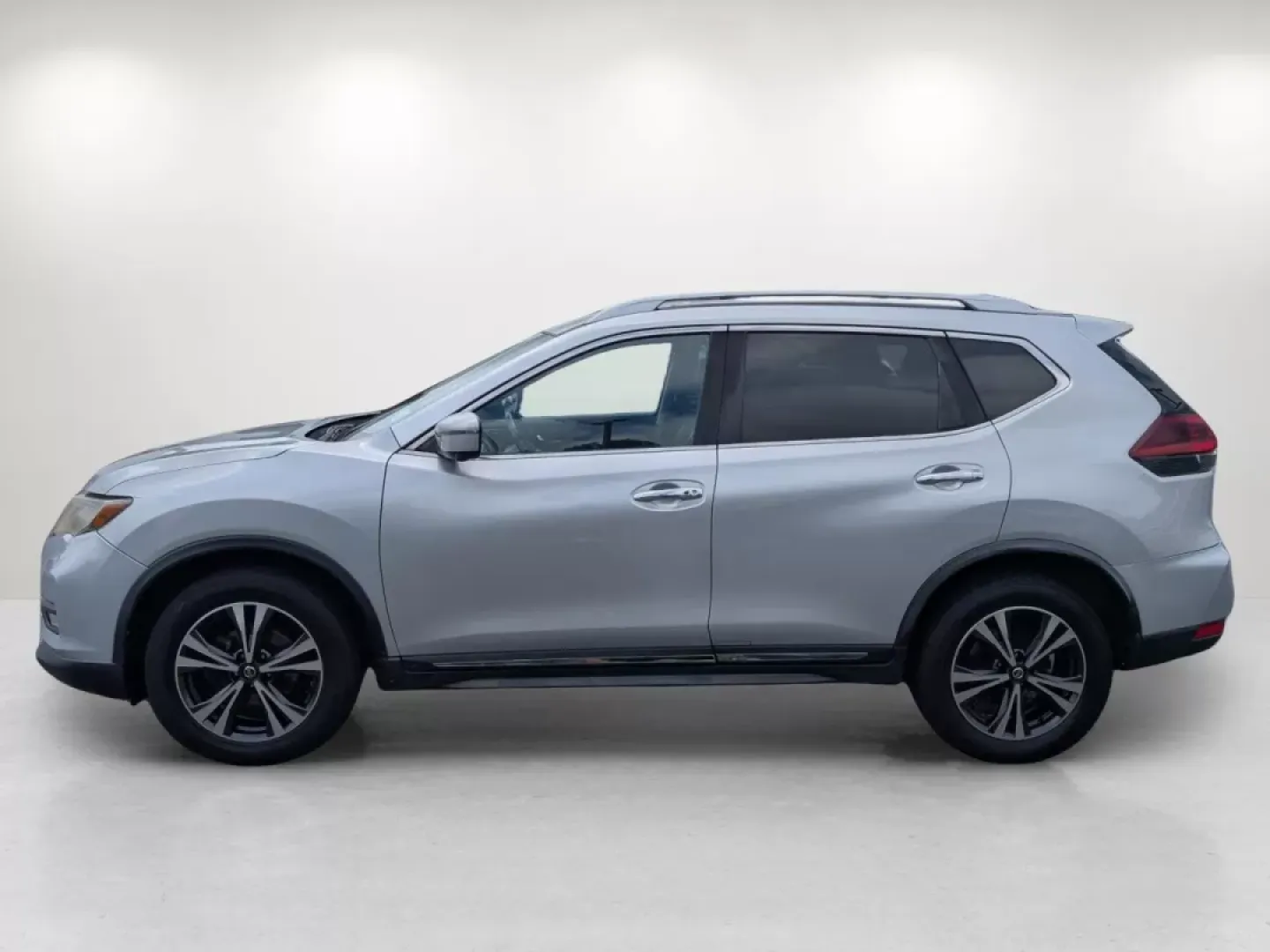 2018 /Charcoal Nissan Rogue SL (JN8AT2MV4JW) with an Other engine, located at 5115 14th Ave., Columbus, GA, 31904, (706) 323-0345, 32.511494, -84.971046 - ### Discover Your Next Adventure with the 2018 Nissan Rogue SL at Gils Auto in Phenix City, AL!<br /> <br /> Are you searching for a reliable SUV that effortlessly accommodates your busy lifestyle? Look no further than this stunning 2018 Nissan Rogue SL, available exclusively at Gils Auto. Located a - Photo#7