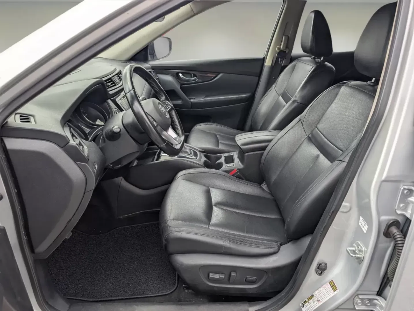 2018 /Charcoal Nissan Rogue SL (JN8AT2MV4JW) with an Other engine, located at 5115 14th Ave., Columbus, GA, 31904, (706) 323-0345, 32.511494, -84.971046 - ### Discover Your Next Adventure with the 2018 Nissan Rogue SL at Gils Auto in Phenix City, AL!<br /> <br /> Are you searching for a reliable SUV that effortlessly accommodates your busy lifestyle? Look no further than this stunning 2018 Nissan Rogue SL, available exclusively at Gils Auto. Located a - Photo#9