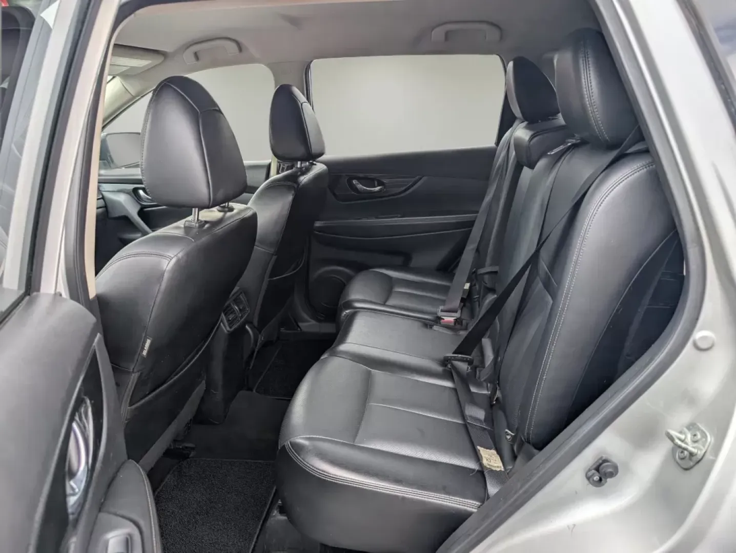 2018 /Charcoal Nissan Rogue SL (JN8AT2MV4JW) with an Other engine, located at 5115 14th Ave., Columbus, GA, 31904, (706) 323-0345, 32.511494, -84.971046 - ### Discover Your Next Adventure with the 2018 Nissan Rogue SL at Gils Auto in Phenix City, AL!<br /> <br /> Are you searching for a reliable SUV that effortlessly accommodates your busy lifestyle? Look no further than this stunning 2018 Nissan Rogue SL, available exclusively at Gils Auto. Located a - Photo#10