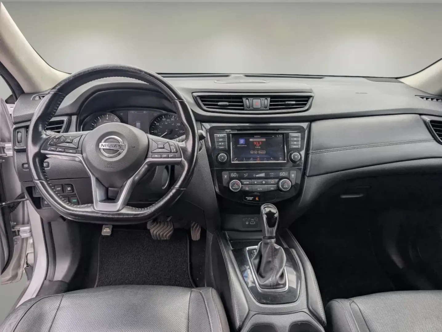 2018 /Charcoal Nissan Rogue SL (JN8AT2MV4JW) with an Other engine, located at 5115 14th Ave., Columbus, GA, 31904, (706) 323-0345, 32.511494, -84.971046 - ### Discover Your Next Adventure with the 2018 Nissan Rogue SL at Gils Auto in Phenix City, AL!<br /> <br /> Are you searching for a reliable SUV that effortlessly accommodates your busy lifestyle? Look no further than this stunning 2018 Nissan Rogue SL, available exclusively at Gils Auto. Located a - Photo#11