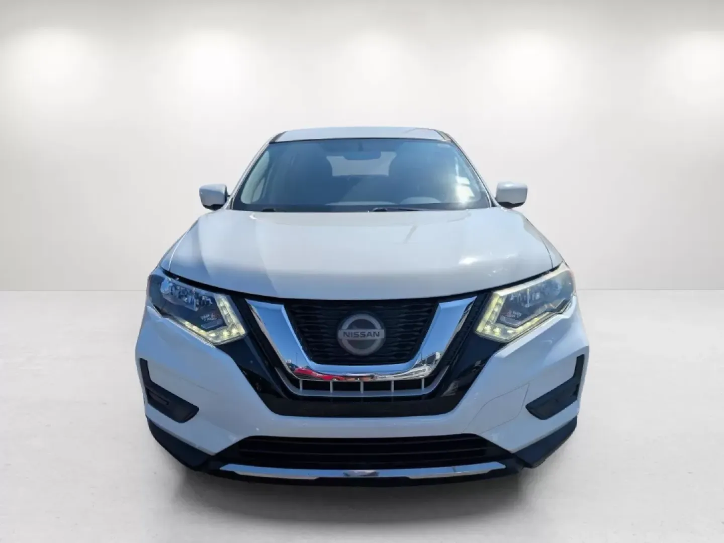 2018 /Charcoal Nissan Rogue S (5N1AT2MT1JC) with an Other engine, located at 1430 Gateway Drive, Opelika, AL, 36801, (334) 239-0944, 32.637871, -85.409790 - **Adventure Awaits with this 2018 Nissan Rogue at Gils Auto!**<br /> <br /> Are you ready to elevate your lifestyle and embark on unforgettable journeys? Whether you're planning family outings, weekend getaways, or commuting to work, the 2018 Nissan Rogue is the perfect companion. With its spacious - Photo#1