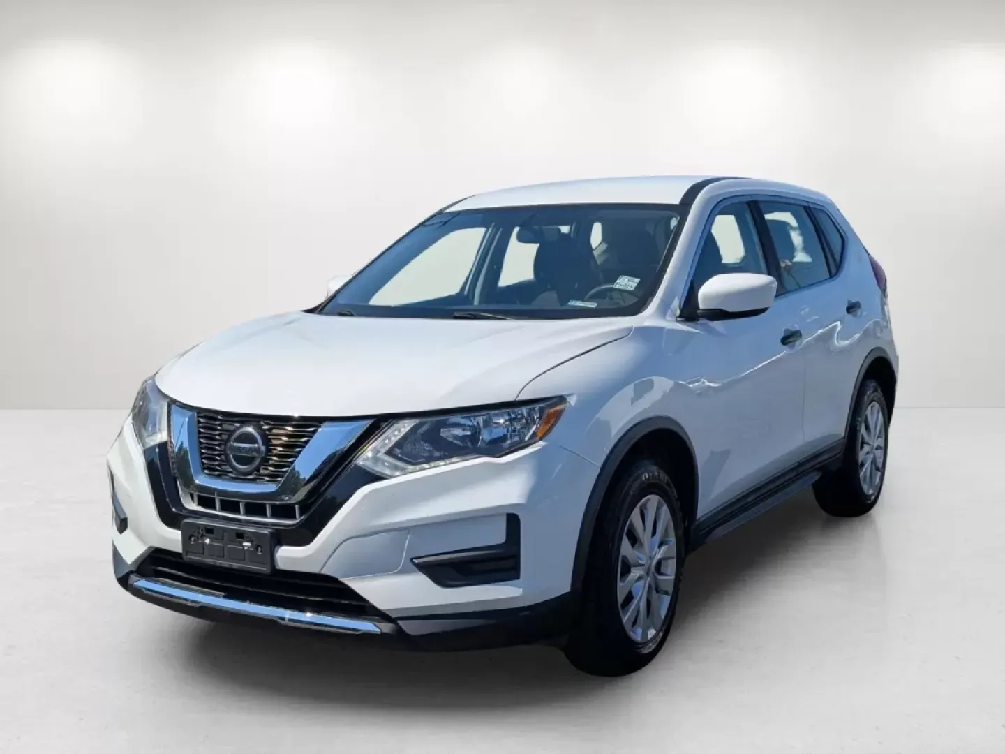 2018 /Charcoal Nissan Rogue S (KNMAT2MV1JP) with an Other engine, located at 804 22nd Ave, Phenix City, AL, 36870, (334) 297-1860, 32.484749, -85.024475 - Elevate your adventures and embrace a lifestyle full of exploration with this stunning 2018 Nissan Rogue S, available now at Gils Auto - Phenix City #2! Perfect for families needing a reliable vehicle, commuters seeking comfort, or anyone ready for weekend getaways, this versatile SUV is designed to - Photo#1