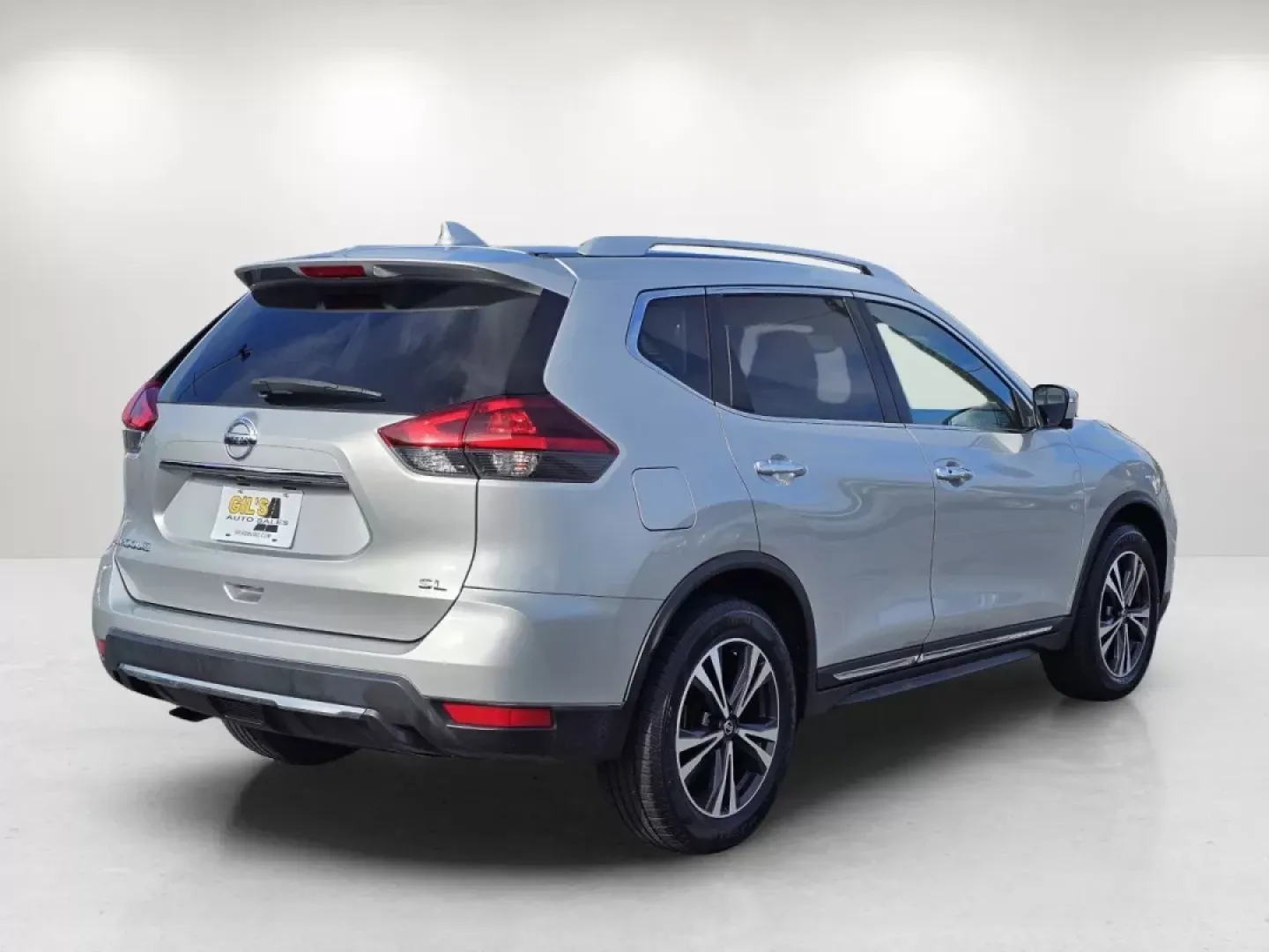 2018 /Charcoal Nissan Rogue SL (JN8AT2MTXJW) with an Other engine, located at 804 22nd Ave, Phenix City, AL, 36870, (334) 297-1860, 32.484749, -85.024475 - Elevate your daily driving experience with the stunning 2018 Nissan Rogue SL, a versatile SUV designed for those who prioritize both style and functionality. Whether you're a growing family seeking ample space, a commuter craving comfort during long drives, or an adventurer looking for reliability o - Photo#4