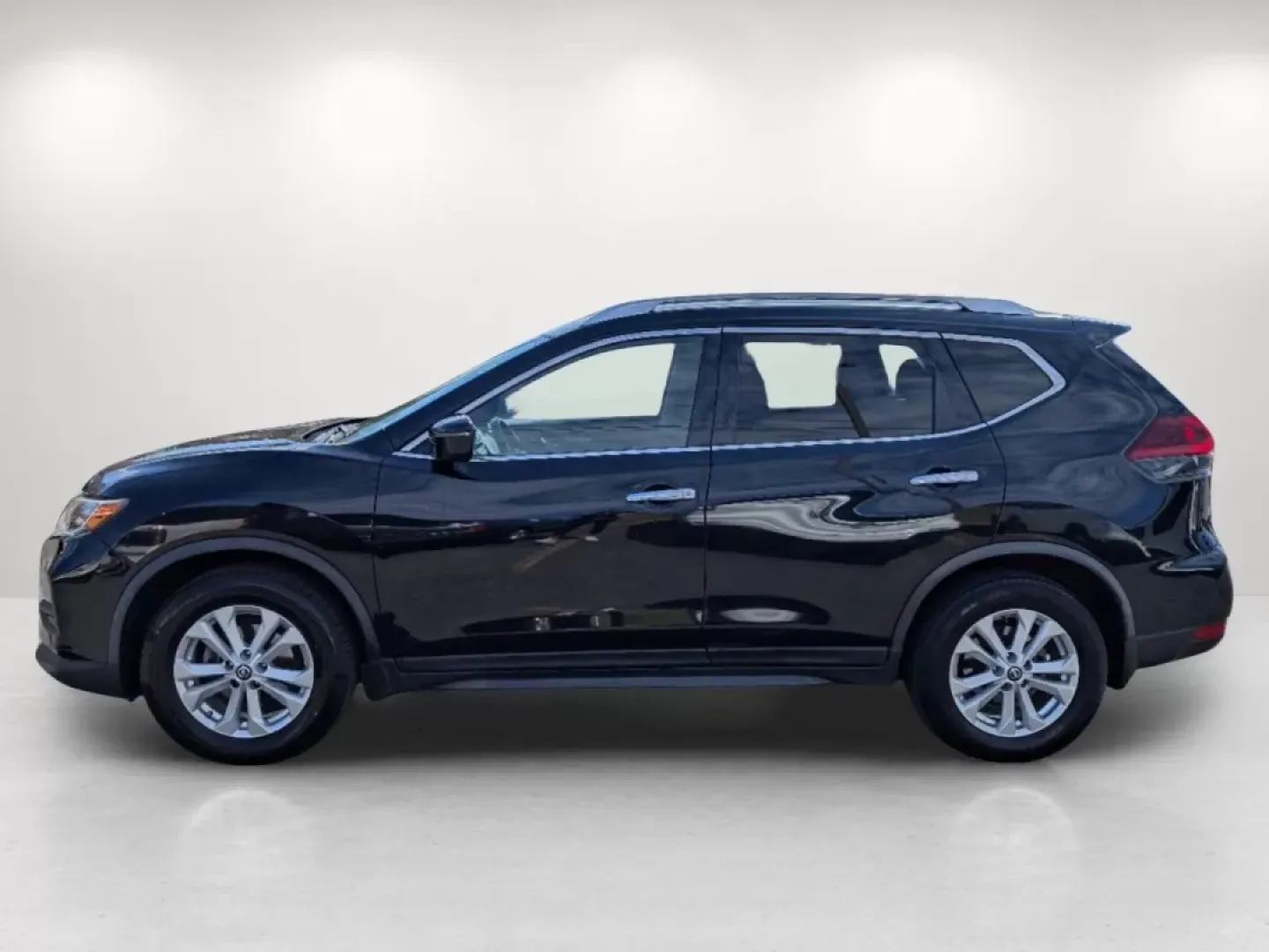 2018 /Charcoal Nissan Rogue S (JN8AT2MT8JW) with an Other engine, located at 1430 Gateway Drive, Opelika, AL, 36801, (334) 239-0944, 32.637871, -85.409790 - **Adventure Awaits with the 2018 Nissan Rogue at Gils Auto Your Buy Here Pay Here Dealership in Phenix City, AL!**<br /> <br /> Are you ready for your next adventure? Whether it's a daily commute, a family road trip, or weekend getaways to nearby attractions like Lake Harding and the Chattahoochee - Photo#7