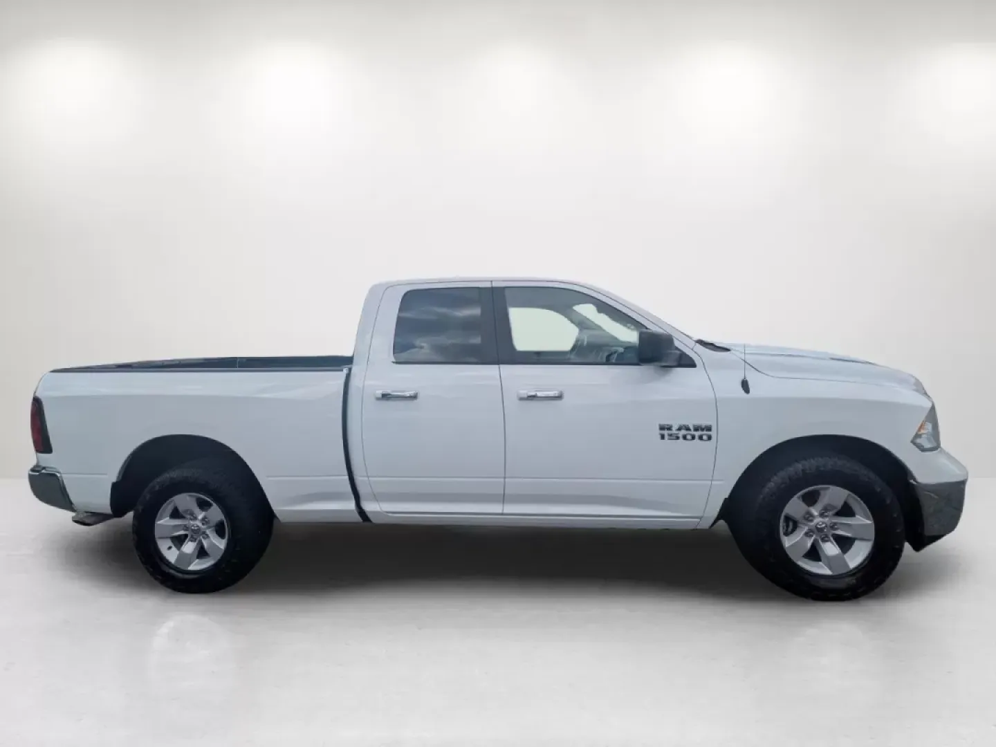 2018 /Diesel Gray/Black Ram 1500 SLT (1C6RR6GG1JS) with an Other engine, located at 5115 14th Ave., Columbus, GA, 31904, (706) 323-0345, 32.511494, -84.971046 - Experience the perfect blend of practicality and capability with this 2018 Ram 1500 SLT, designed for those who crave adventure and dependability. Whether you're a busy professional needing a reliable daily driver, a growing family looking for extra space, or someone who loves weekend getaways, this - Photo#4