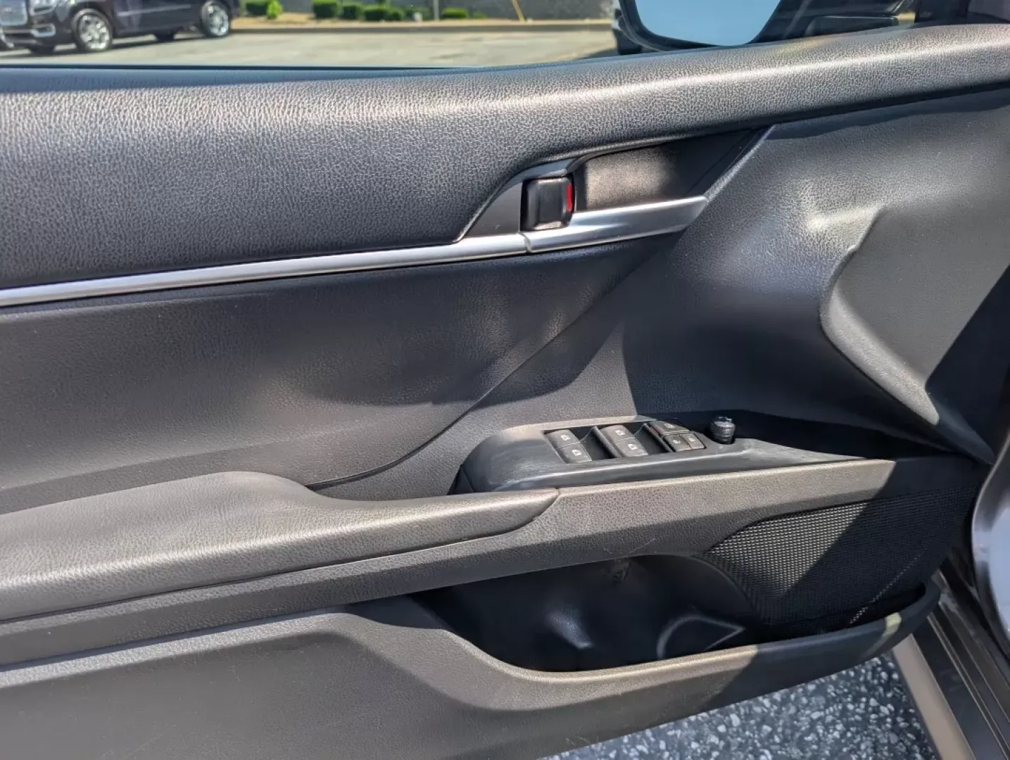 2018 Toyota Camry LE (4T1B11HK9JU) with an Other engine, located at 3959 U.S. 80 W, Phenix City, AL, 36870, (334) 297-4885, 32.469296, -85.135185 - **Experience the Open Road in Style with the 2018 Toyota Camry LE Perfect for Your Daily Adventures!**<br /> <br /> At Gils Auto, located conveniently at 3959 U.S. 80 W, Phenix City, AL 36870, we understand that every day can be an adventure. Whether you're commuting to work, shuttling the kids to - Photo#8