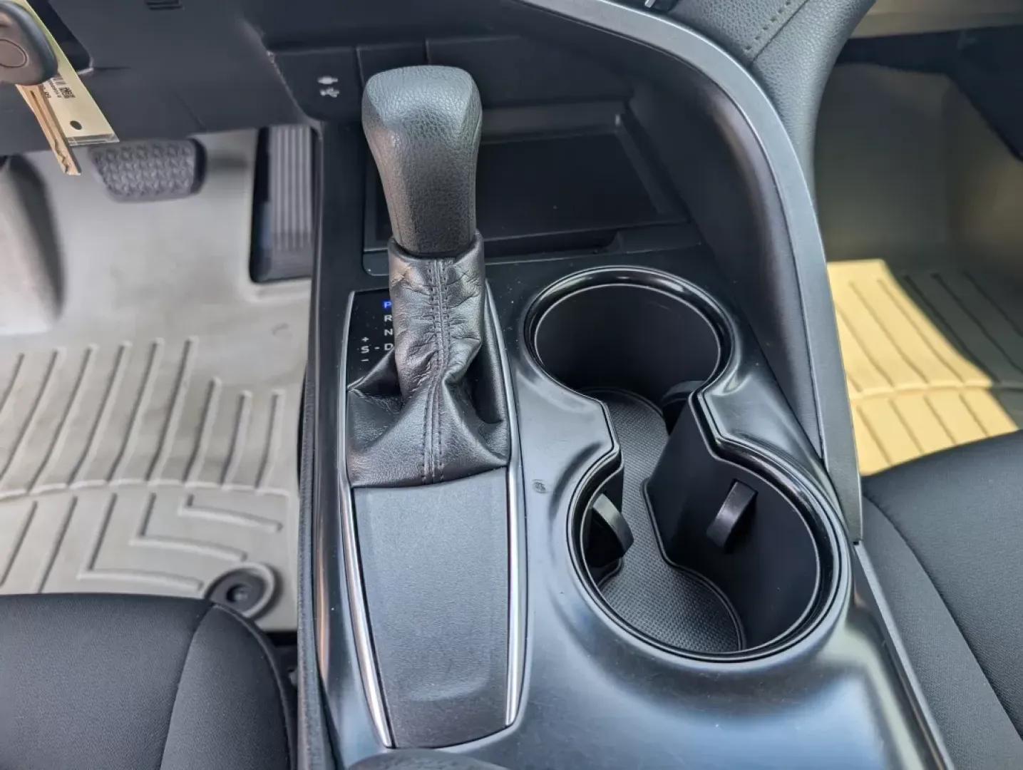 2018 Toyota Camry LE (4T1B11HK9JU) with an Other engine, located at 3959 U.S. 80 W, Phenix City, AL, 36870, (334) 297-4885, 32.469296, -85.135185 - **Experience the Open Road in Style with the 2018 Toyota Camry LE Perfect for Your Daily Adventures!**<br /> <br /> At Gils Auto, located conveniently at 3959 U.S. 80 W, Phenix City, AL 36870, we understand that every day can be an adventure. Whether you're commuting to work, shuttling the kids to - Photo#13