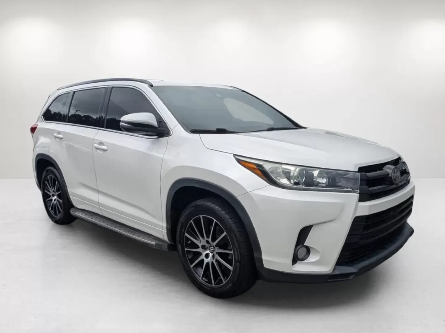 2018 Toyota Highlander (5TDKZRFH0JS) with an Other engine, located at 1430 Gateway Drive, Opelika, AL, 36801, (334) 239-0944, 32.637871, -85.409790 - **Experience Unmatched Versatility with the 2018 Toyota Highlander at Gils Auto - Your Buy Here Pay Here Dealership in Phenix City, AL!**<br /> <br /> Are you ready to elevate your family adventures, daily commutes, or weekend getaways? Meet the 2018 Toyota Highlander, the perfect blend of comfort, - Photo#3