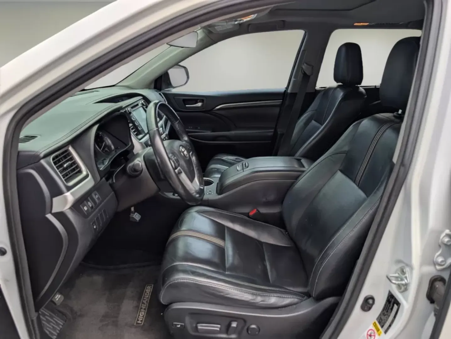 2018 Toyota Highlander (5TDKZRFH0JS) with an Other engine, located at 1430 Gateway Drive, Opelika, AL, 36801, (334) 239-0944, 32.637871, -85.409790 - **Experience Unmatched Versatility with the 2018 Toyota Highlander at Gils Auto - Your Buy Here Pay Here Dealership in Phenix City, AL!**<br /> <br /> Are you ready to elevate your family adventures, daily commutes, or weekend getaways? Meet the 2018 Toyota Highlander, the perfect blend of comfort, - Photo#10