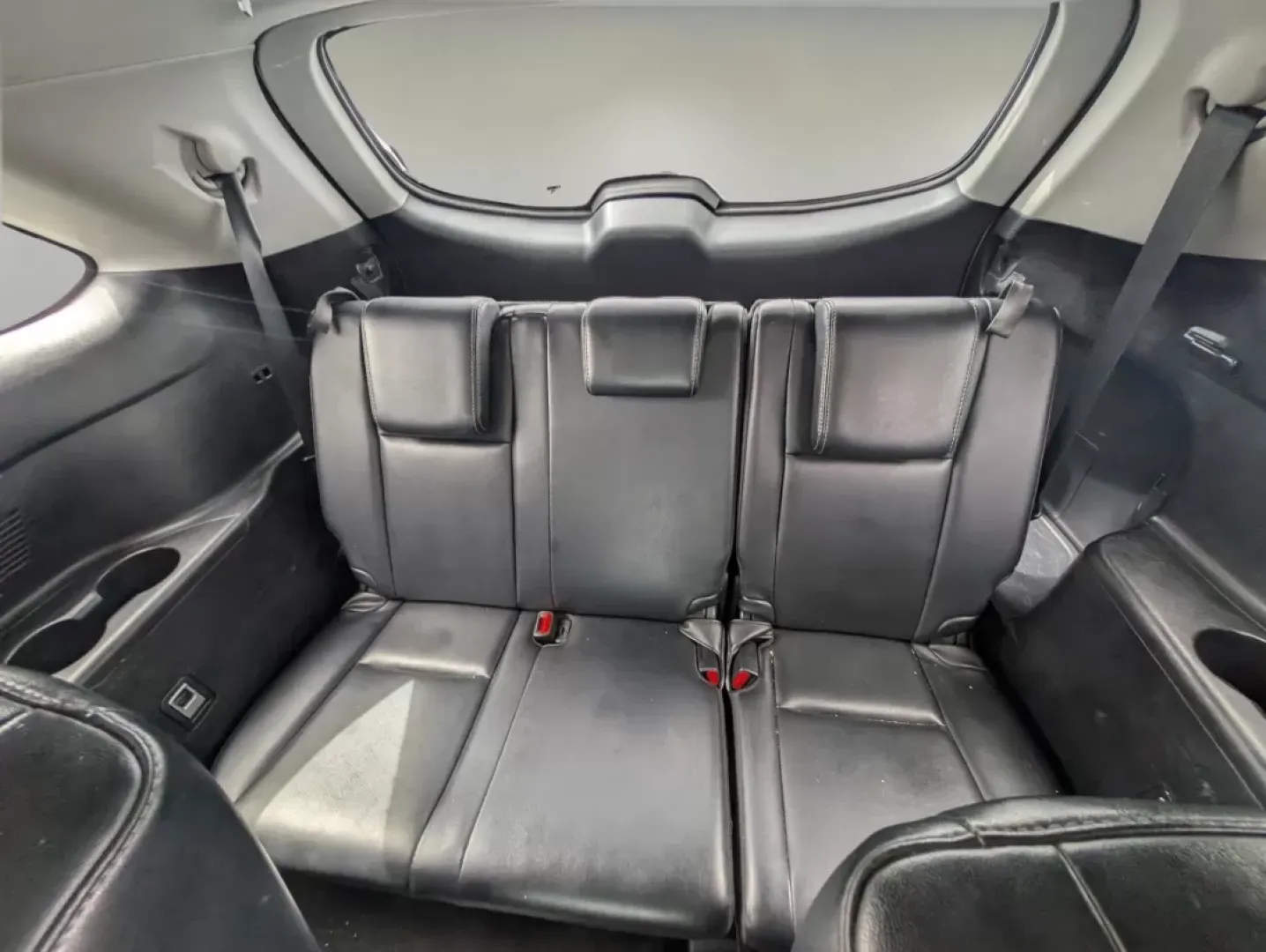 2018 Toyota Highlander (5TDKZRFH0JS) with an Other engine, located at 1430 Gateway Drive, Opelika, AL, 36801, (334) 239-0944, 32.637871, -85.409790 - **Experience Unmatched Versatility with the 2018 Toyota Highlander at Gils Auto - Your Buy Here Pay Here Dealership in Phenix City, AL!**<br /> <br /> Are you ready to elevate your family adventures, daily commutes, or weekend getaways? Meet the 2018 Toyota Highlander, the perfect blend of comfort, - Photo#12