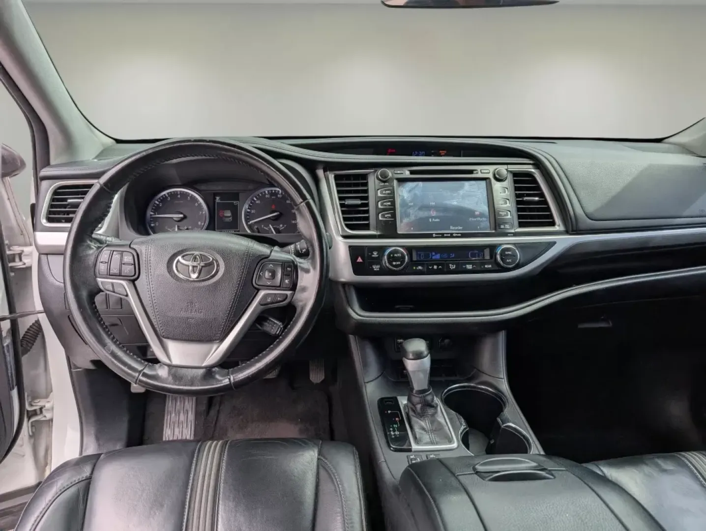 2018 Toyota Highlander (5TDKZRFH0JS) with an Other engine, located at 1430 Gateway Drive, Opelika, AL, 36801, (334) 239-0944, 32.637871, -85.409790 - **Experience Unmatched Versatility with the 2018 Toyota Highlander at Gils Auto - Your Buy Here Pay Here Dealership in Phenix City, AL!**<br /> <br /> Are you ready to elevate your family adventures, daily commutes, or weekend getaways? Meet the 2018 Toyota Highlander, the perfect blend of comfort, - Photo#13