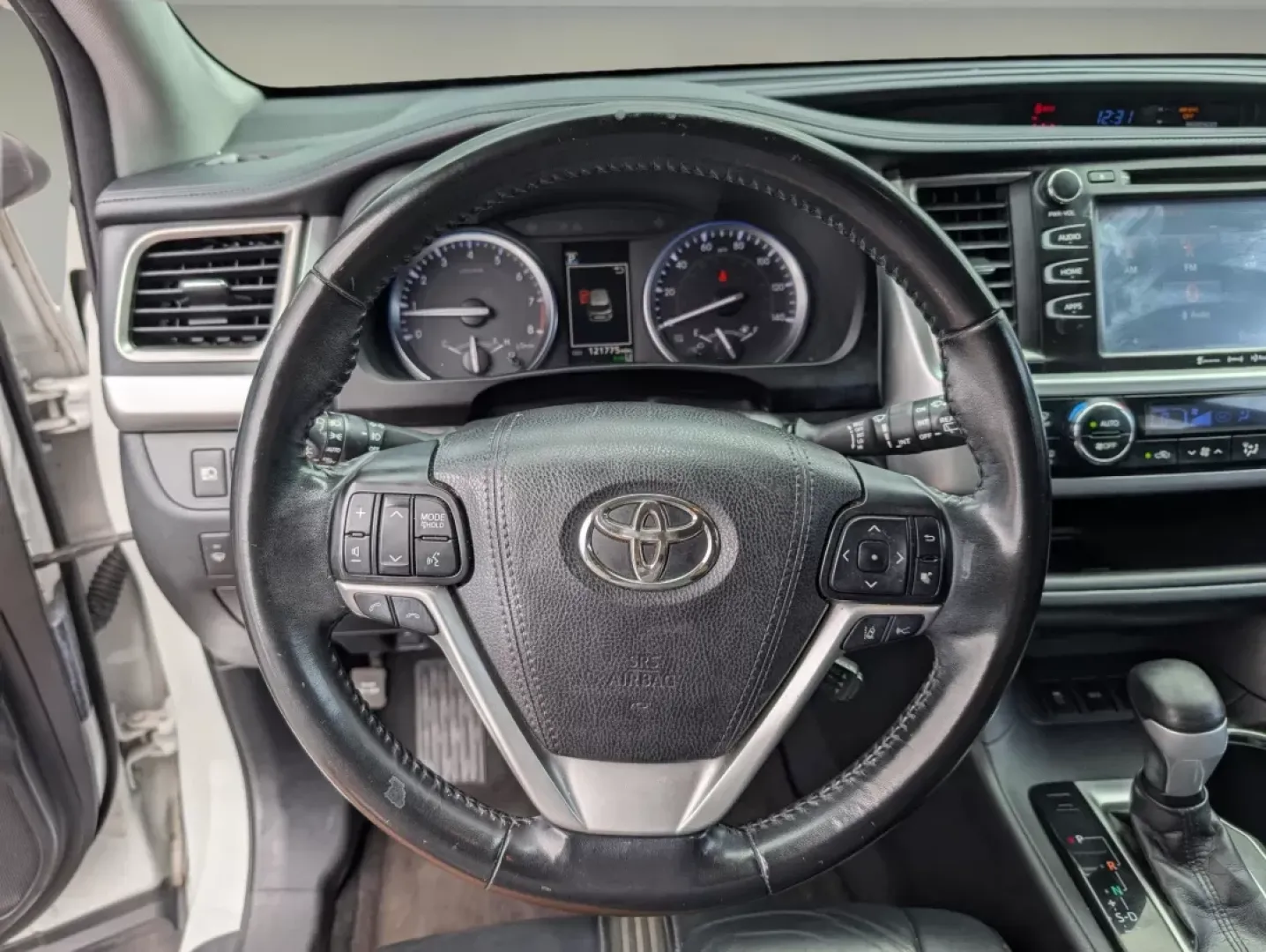 2018 Toyota Highlander (5TDKZRFH0JS) with an Other engine, located at 1430 Gateway Drive, Opelika, AL, 36801, (334) 239-0944, 32.637871, -85.409790 - **Experience Unmatched Versatility with the 2018 Toyota Highlander at Gils Auto - Your Buy Here Pay Here Dealership in Phenix City, AL!**<br /> <br /> Are you ready to elevate your family adventures, daily commutes, or weekend getaways? Meet the 2018 Toyota Highlander, the perfect blend of comfort, - Photo#16