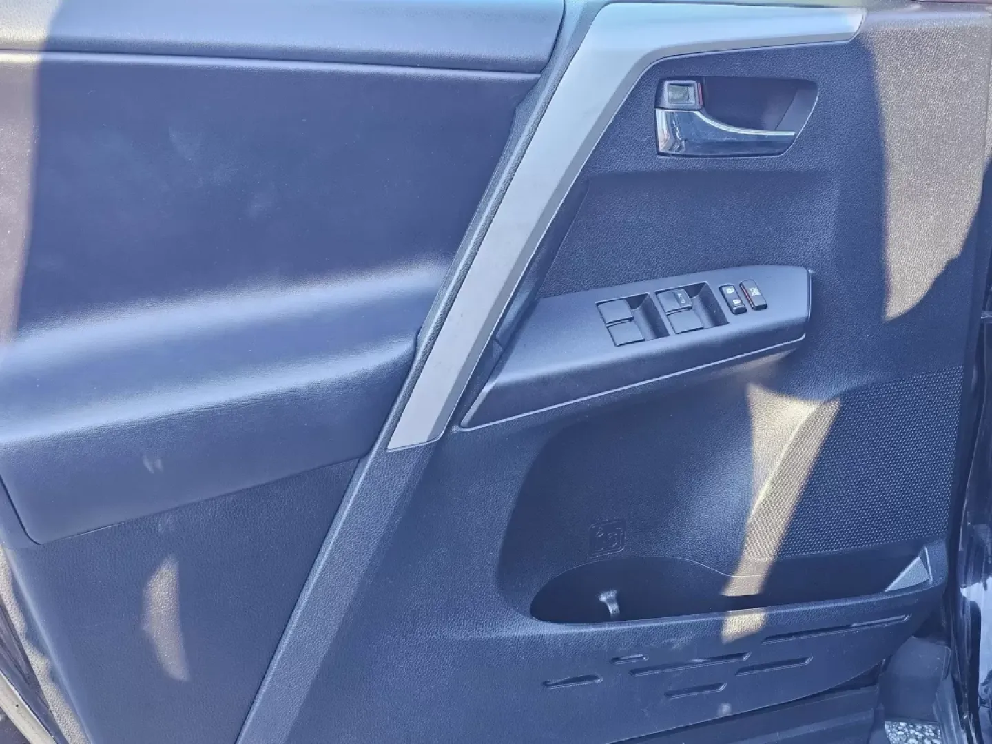 2018 Toyota RAV4 XLE (2T3RFREV3JW) with an Other engine, located at 3959 U.S. 80 W, Phenix City, AL, 36870, (334) 297-4885, 32.469296, -85.135185 - **Discover Adventure with the 2018 Toyota RAV4 Your Perfect SUV for Family Road Trips and Daily Commutes!**<br /> <br /> Are you ready to embrace freedom and adventure while ensuring safety and comfort for your family? Look no further than this stunning 2018 Toyota RAV4, available at Gils Auto in P - Photo#8