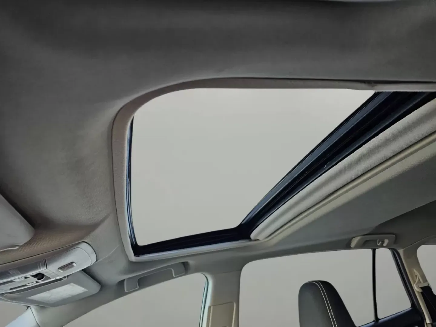 2018 Toyota RAV4 XLE (2T3RFREV3JW) with an Other engine, located at 3959 U.S. 80 W, Phenix City, AL, 36870, (334) 297-4885, 32.469296, -85.135185 - **Discover Adventure with the 2018 Toyota RAV4 Your Perfect SUV for Family Road Trips and Daily Commutes!**<br /> <br /> Are you ready to embrace freedom and adventure while ensuring safety and comfort for your family? Look no further than this stunning 2018 Toyota RAV4, available at Gils Auto in P - Photo#10