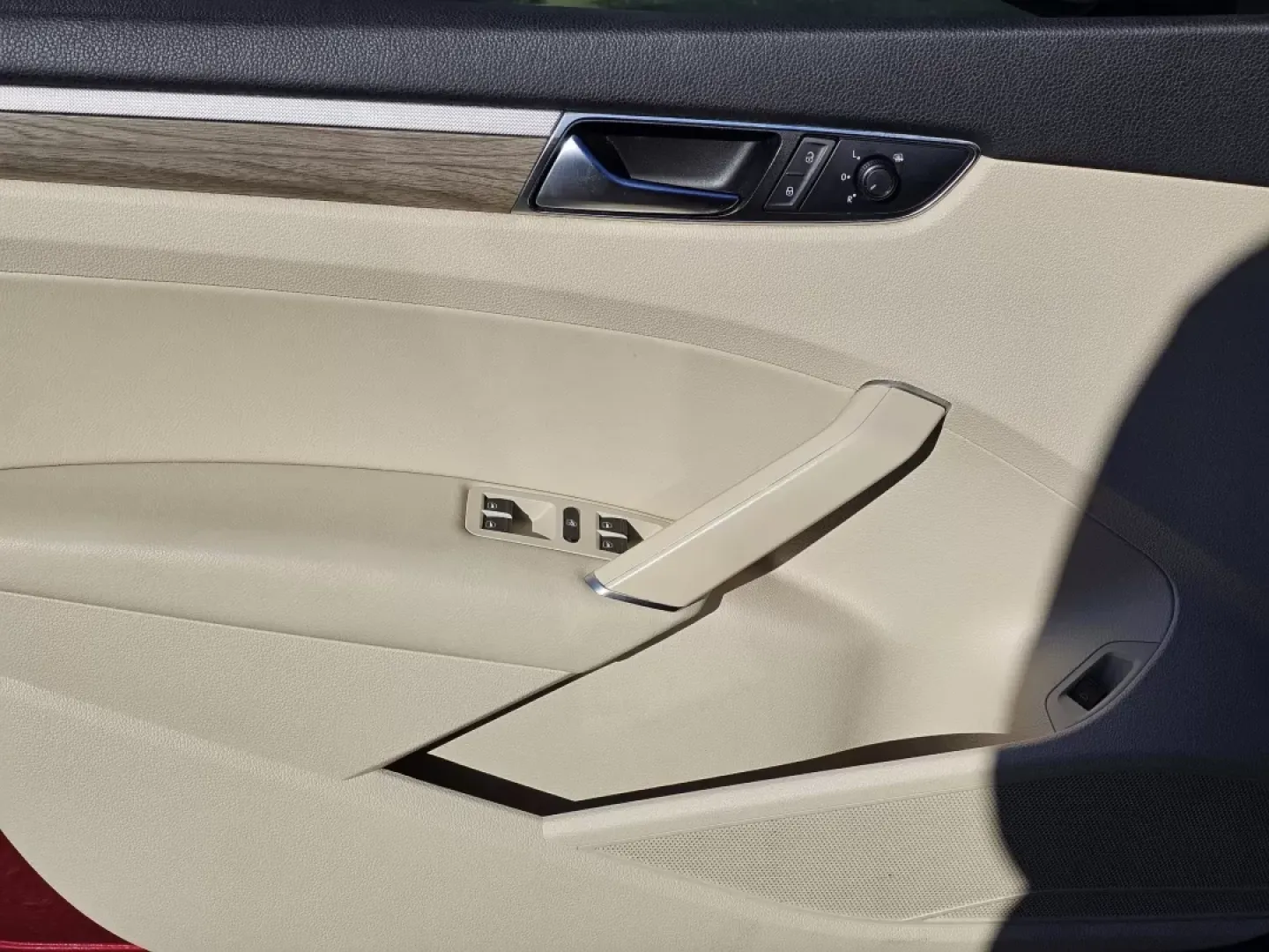 2018 Volkswagen Passat 2.0T SE (1VWBA7A36JC) with an Other engine, located at 3959 U.S. 80 W, Phenix City, AL, 36870, (334) 297-4885, 32.469296, -85.135185 - Looking for a reliable sedan that fits seamlessly into your busy lifestyle? Meet the 2018 Volkswagen Passat, the perfect vehicle for anyone navigating the daily hustle of work commutes, family outings, or weekend adventures. This stylish red sedan is not just a means of transport; it's a statement o - Photo#9