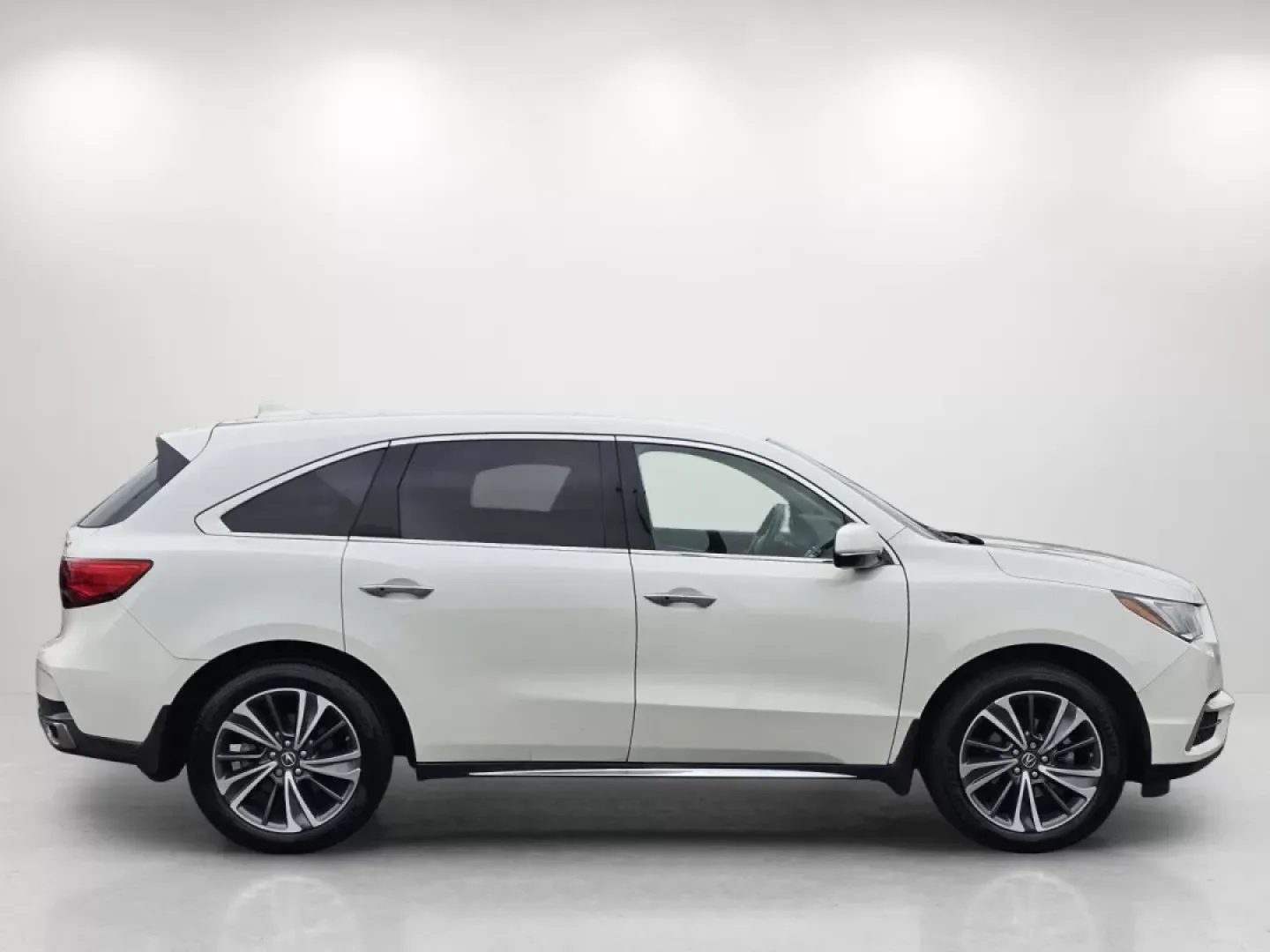 2019 Acura MDX w/Technology Pkg (5J8YD3H50KL) with an Other engine, located at 804 22nd Ave, Phenix City, AL, 36870, (334) 297-1860, 32.484749, -85.024475 - **Elevate Your Family Adventures with the 2019 Acura MDX at Gils Auto Phenix City, AL**<br /> <br /> If you're searching for the perfect SUV that effortlessly combines style, comfort, and versatility, look no further than this stunning 2019 Acura MDX with the Technology Package. Ideal for growing f - Photo#3