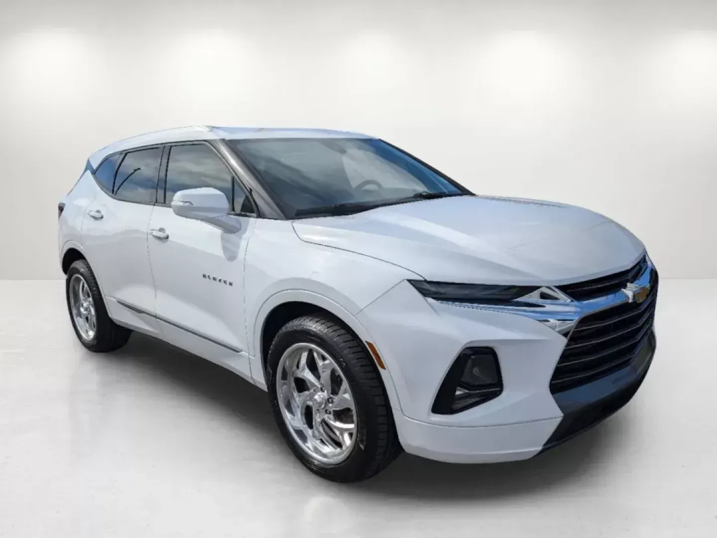 2019 /Jet Black/Maple Sugar Chevrolet Blazer Premier (3GNKBFRS2KS) with an Gas V6 3.6L/ engine, 9-Speed Automatic transmission, located at 1430 Gateway Drive, Opelika, AL, 36801, (334) 239-0944, 32.637871, -85.409790 - Are you dreaming of the perfect SUV for family outings or weekend adventures? Look no further! Gils Auto in Opelika, AL, is thrilled to present this stunning 2019 Chevrolet Blazer Premier, designed for those who appreciate style, comfort, and advanced safety features. With its impressive blend of pe - Photo#3