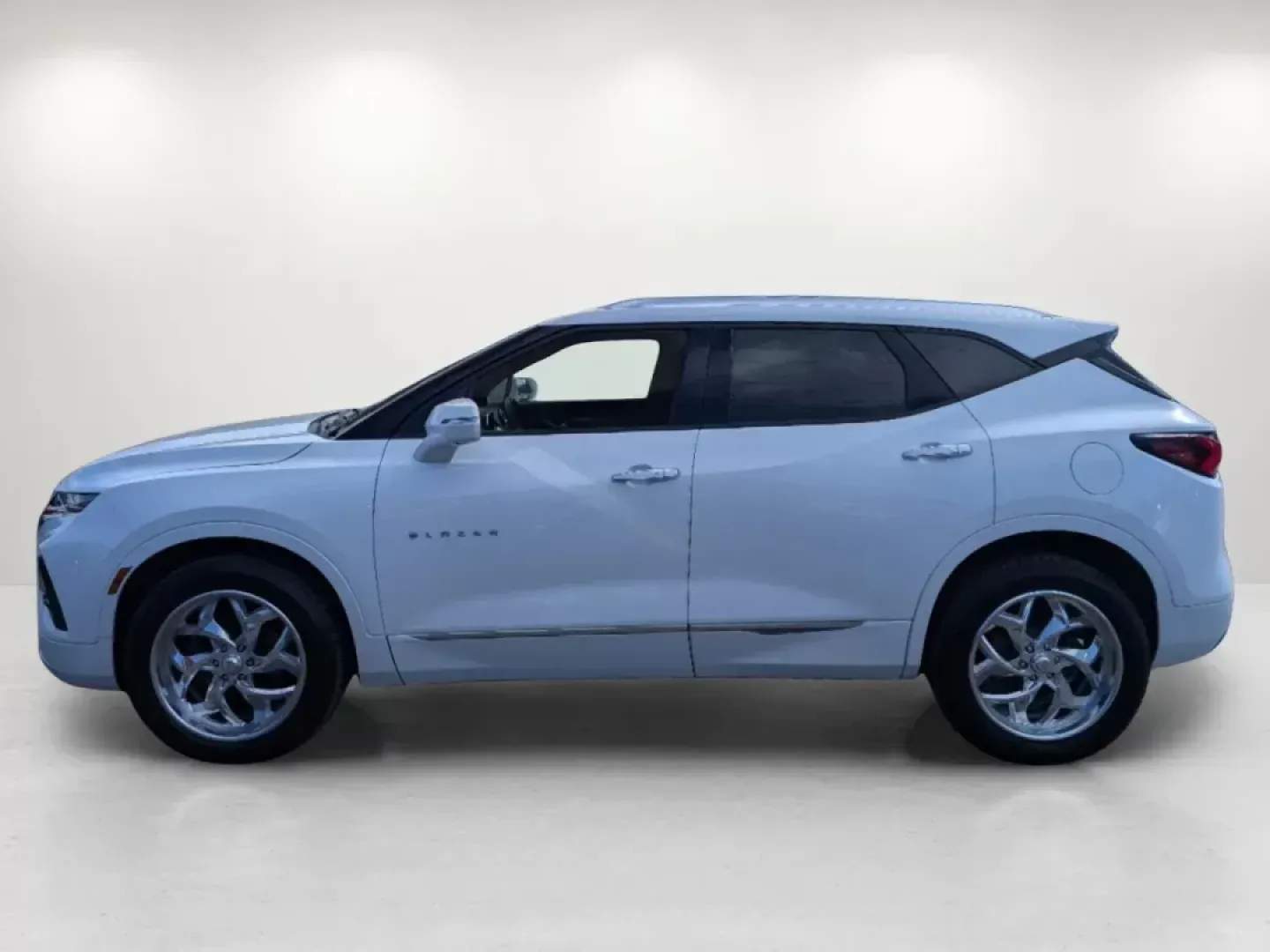 2019 /Jet Black/Maple Sugar Chevrolet Blazer Premier (3GNKBFRS2KS) with an Gas V6 3.6L/ engine, 9-Speed Automatic transmission, located at 1430 Gateway Drive, Opelika, AL, 36801, (334) 239-0944, 32.637871, -85.409790 - Are you dreaming of the perfect SUV for family outings or weekend adventures? Look no further! Gils Auto in Opelika, AL, is thrilled to present this stunning 2019 Chevrolet Blazer Premier, designed for those who appreciate style, comfort, and advanced safety features. With its impressive blend of pe - Photo#8
