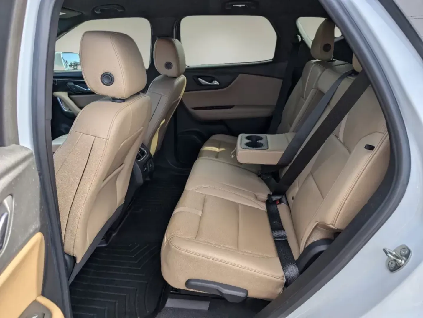 2019 /Jet Black/Maple Sugar Chevrolet Blazer Premier (3GNKBFRS2KS) with an Gas V6 3.6L/ engine, 9-Speed Automatic transmission, located at 1430 Gateway Drive, Opelika, AL, 36801, (334) 239-0944, 32.637871, -85.409790 - Are you dreaming of the perfect SUV for family outings or weekend adventures? Look no further! Gils Auto in Opelika, AL, is thrilled to present this stunning 2019 Chevrolet Blazer Premier, designed for those who appreciate style, comfort, and advanced safety features. With its impressive blend of pe - Photo#11