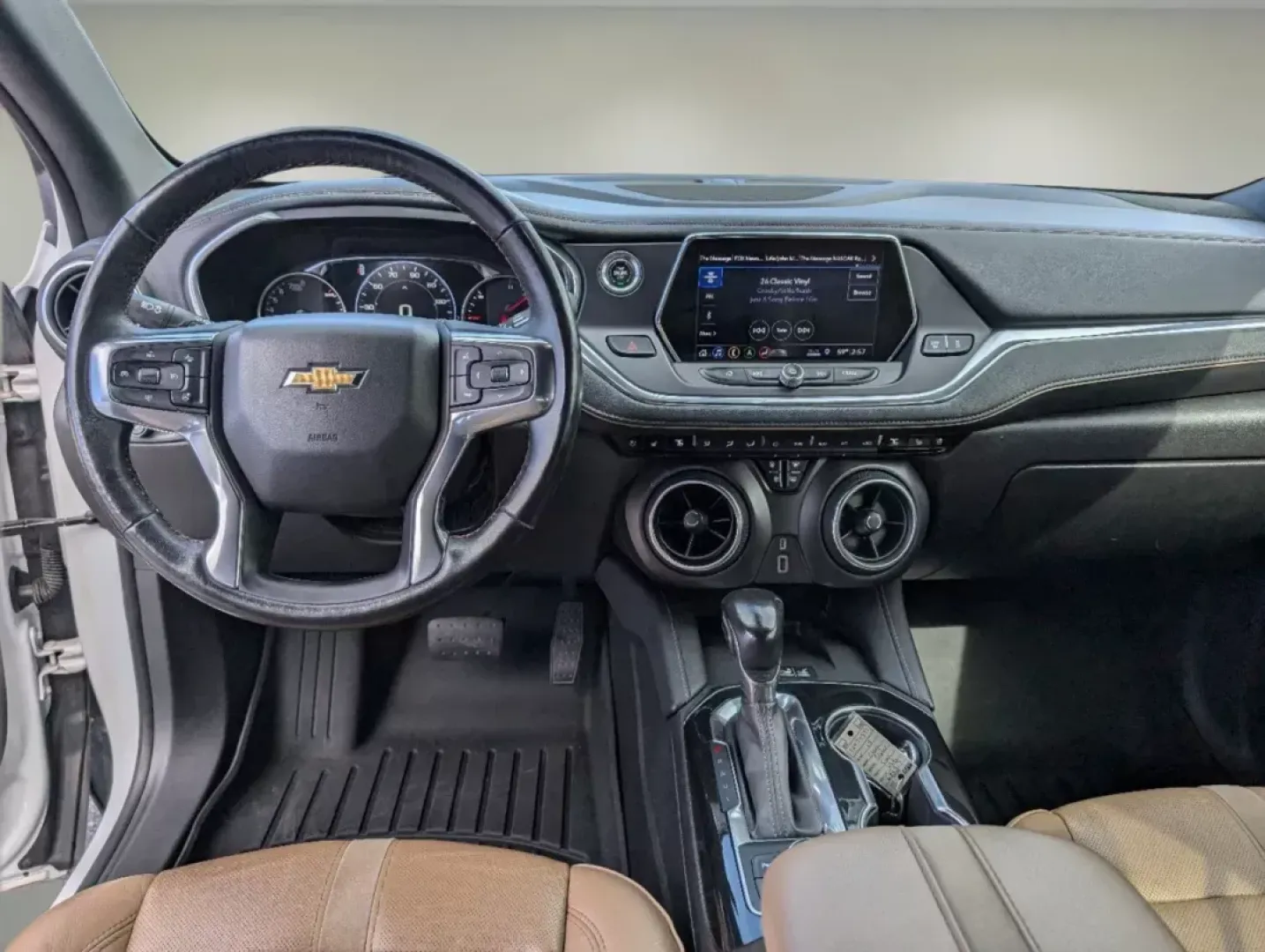 2019 /Jet Black/Maple Sugar Chevrolet Blazer Premier (3GNKBFRS2KS) with an Gas V6 3.6L/ engine, 9-Speed Automatic transmission, located at 1430 Gateway Drive, Opelika, AL, 36801, (334) 239-0944, 32.637871, -85.409790 - Are you dreaming of the perfect SUV for family outings or weekend adventures? Look no further! Gils Auto in Opelika, AL, is thrilled to present this stunning 2019 Chevrolet Blazer Premier, designed for those who appreciate style, comfort, and advanced safety features. With its impressive blend of pe - Photo#12