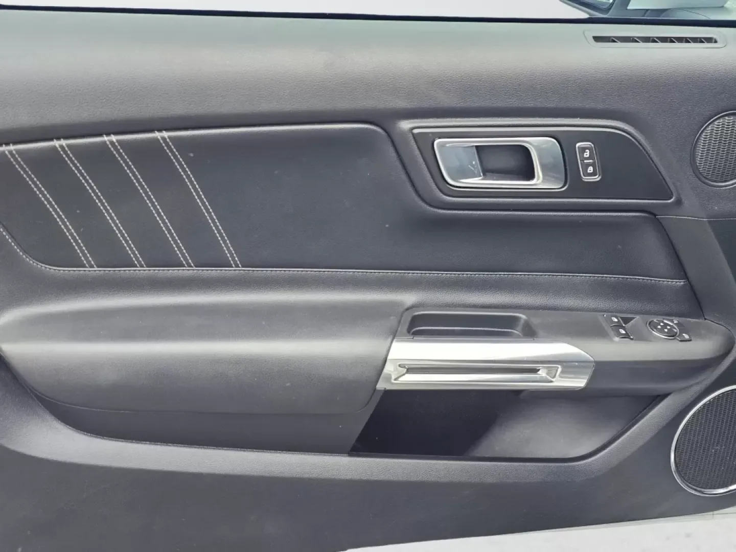 2019 Ford Mustang EcoBoost Premium (1FA6P8TH5K5) with an Other engine, located at 7000 Northlake Connector, Columbus, GA, 31904, (706) 987-8085, 32.524975, -84.978134 - 2019 Ford Mustang EcoBoost Premium - Photo#8