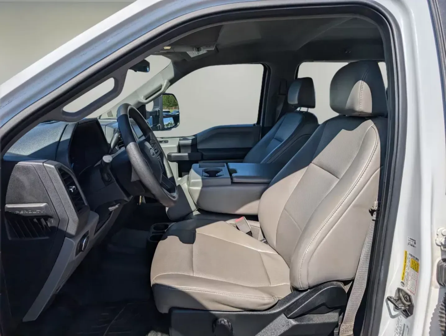 2019 Ford Super Duty F-250 SRW XL (1FT7W2B62KE) with an Other engine, located at 7000 Northlake Connector, Columbus, GA, 31904, (706) 987-8085, 32.524975, -84.978134 - **Unlock Adventure with the 2019 Ford Super Duty F-250 SRW at Gils Auto - Columbus #2!**<br /> <br /> Are you ready to take your family adventures, work projects, or weekend getaways to the next level? The 2019 Ford Super Duty F-250 SRW is the perfect companion for those who demand strength, reliabi - Photo#9