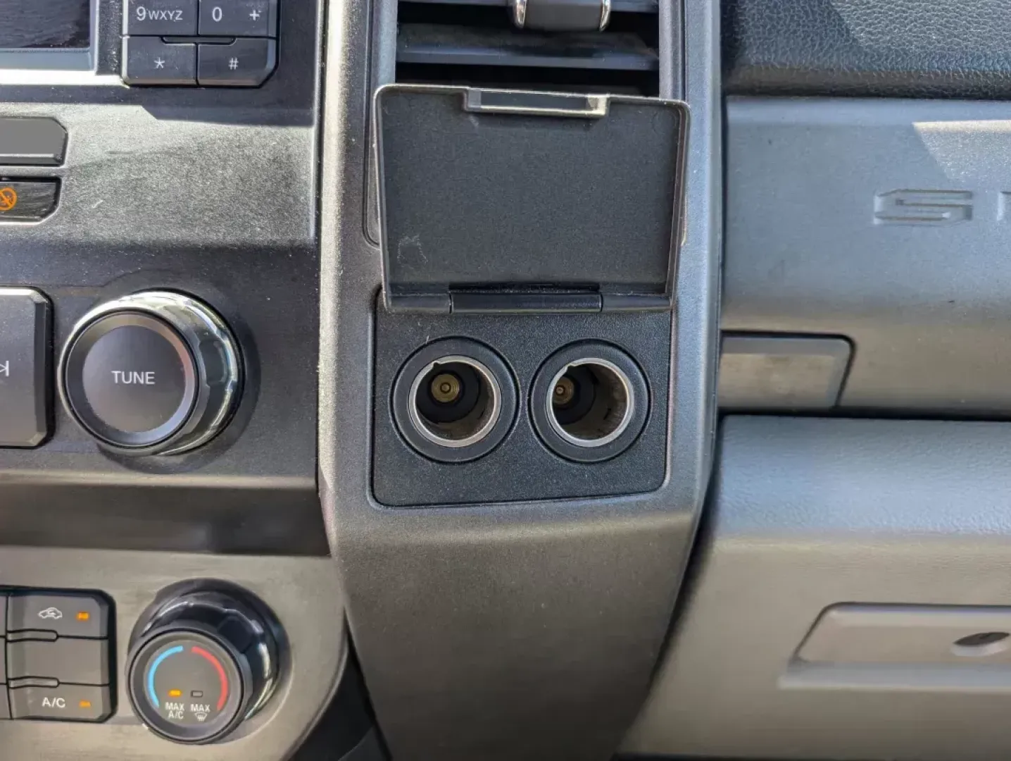 2019 Ford Super Duty F-250 SRW XL (1FT7W2B62KE) with an Other engine, located at 7000 Northlake Connector, Columbus, GA, 31904, (706) 987-8085, 32.524975, -84.978134 - **Unlock Adventure with the 2019 Ford Super Duty F-250 SRW at Gils Auto - Columbus #2!**<br /> <br /> Are you ready to take your family adventures, work projects, or weekend getaways to the next level? The 2019 Ford Super Duty F-250 SRW is the perfect companion for those who demand strength, reliabi - Photo#16