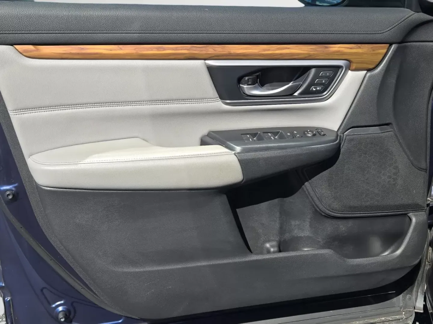 2019 Honda CR-V Touring (7FARW1H97KE) with an Other engine, located at 521 Old Farm Lane Rd, Prattville, AL, 36066, (334) 325-1505, 32.482460, -86.416367 - **Discover Adventure with the 2019 Honda CR-V Touring at Gils Auto Your Gateway to Affordable, Reliable Driving!**<br /> <br /> Are you ready to elevate your driving experience and embrace your next adventure? Look no further than this stunning 2019 Honda CR-V in captivating blue, available now at - Photo#9