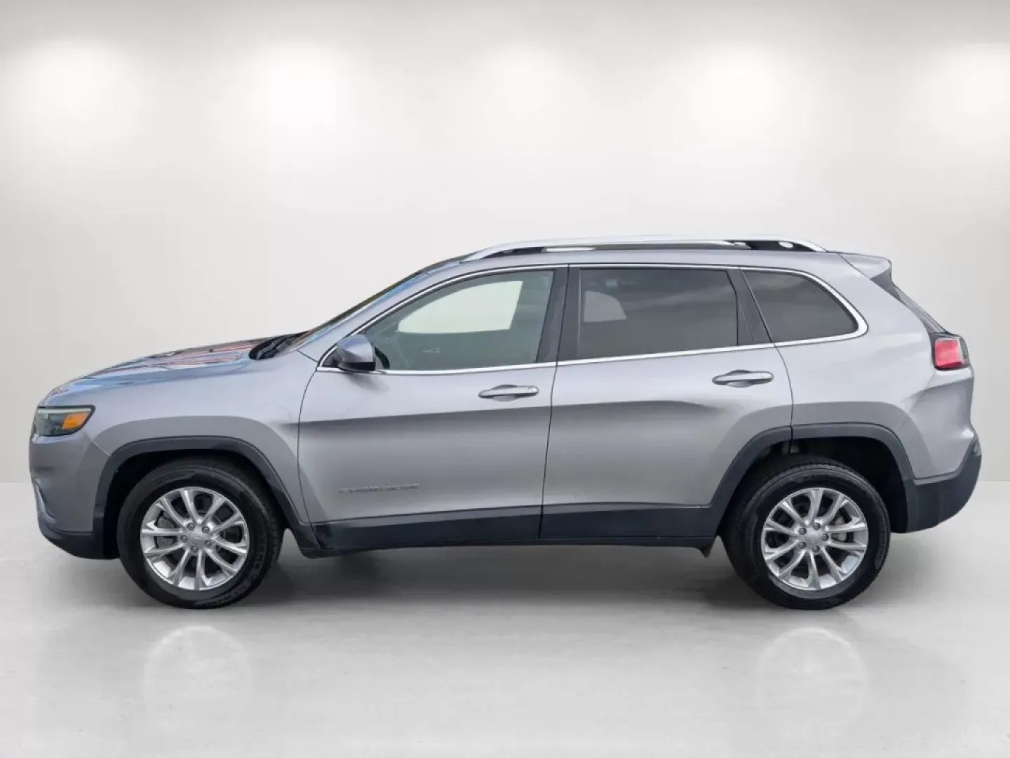 2019 /Black Jeep Cherokee Latitude (1C4PJLCB0KD) with an Other engine, located at 5115 14th Ave., Columbus, GA, 31904, (706) 323-0345, 32.511494, -84.971046 - ### Adventure Awaits with This 2019 Jeep Cherokee Latitude at Gils Auto!<br /> <br /> If you're ready to elevate your driving experience, the 2019 Jeep Cherokee Latitude is the perfect vehicle for your lifestyle. Whether you're a growing family seeking spacious comfort or a weekend adventurer cravin - Photo#7