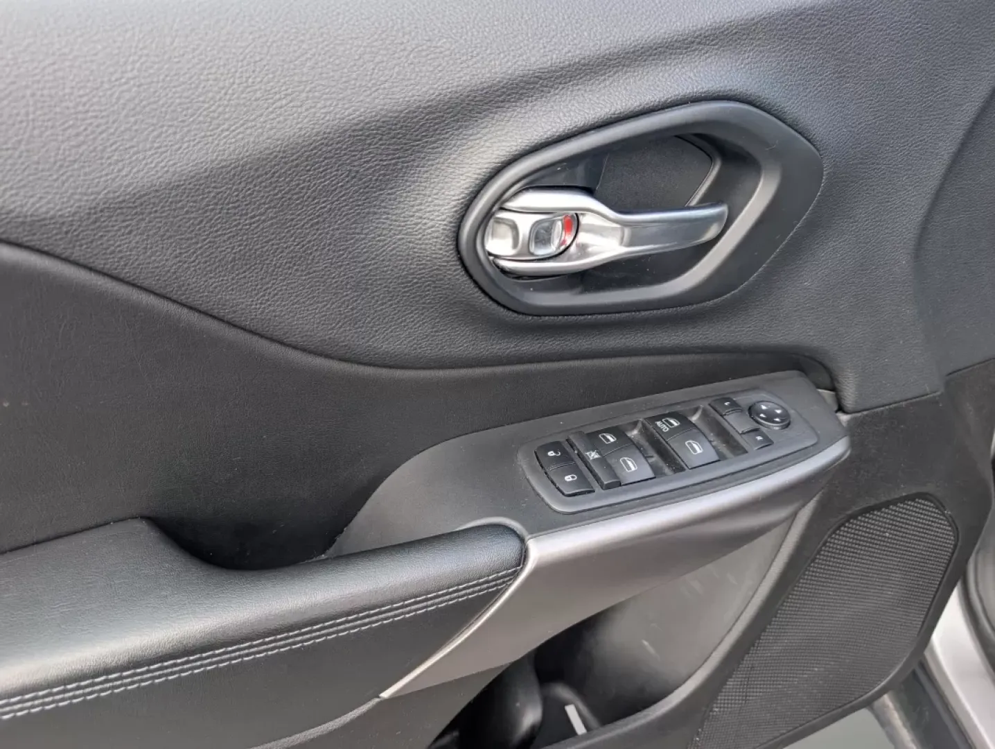 2019 /Black Jeep Cherokee Latitude (1C4PJLCB0KD) with an Other engine, located at 5115 14th Ave., Columbus, GA, 31904, (706) 323-0345, 32.511494, -84.971046 - ### Adventure Awaits with This 2019 Jeep Cherokee Latitude at Gils Auto!<br /> <br /> If you're ready to elevate your driving experience, the 2019 Jeep Cherokee Latitude is the perfect vehicle for your lifestyle. Whether you're a growing family seeking spacious comfort or a weekend adventurer cravin - Photo#8