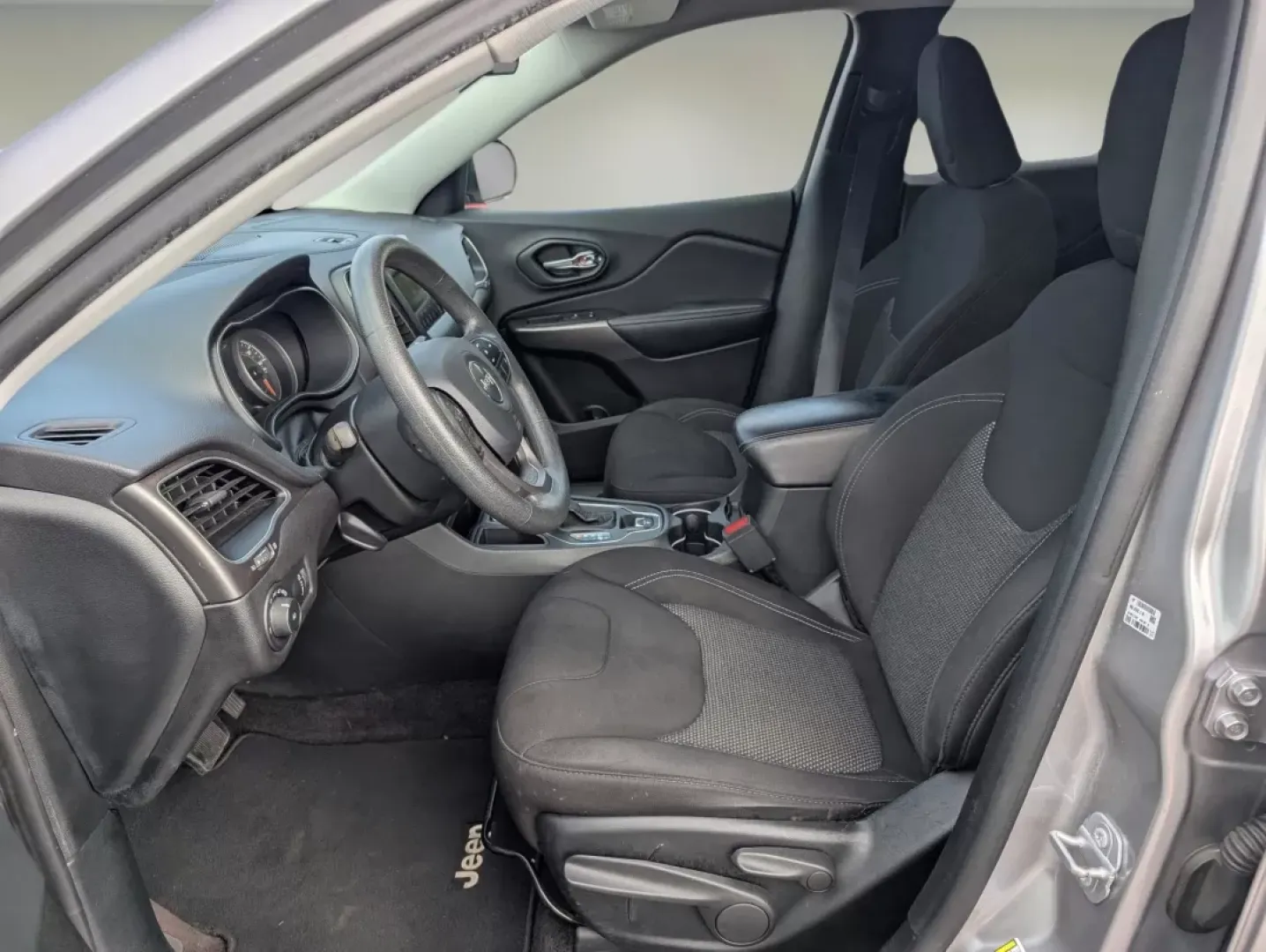 2019 /Black Jeep Cherokee Latitude (1C4PJLCB0KD) with an Other engine, located at 5115 14th Ave., Columbus, GA, 31904, (706) 323-0345, 32.511494, -84.971046 - ### Adventure Awaits with This 2019 Jeep Cherokee Latitude at Gils Auto!<br /> <br /> If you're ready to elevate your driving experience, the 2019 Jeep Cherokee Latitude is the perfect vehicle for your lifestyle. Whether you're a growing family seeking spacious comfort or a weekend adventurer cravin - Photo#9