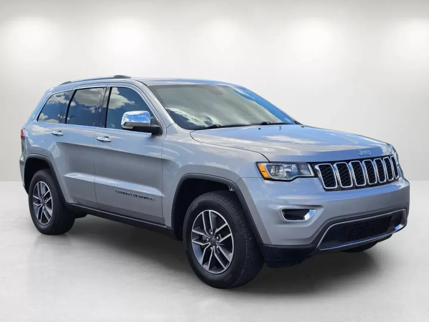 2019 /Black Jeep Grand Cherokee Limited (1C4RJEBG1KC) with an Other engine, located at 1430 Gateway Drive, Opelika, AL, 36801, (334) 239-0944, 32.637871, -85.409790 - Experience the ultimate blend of style, capability, and comfort with the stunning 2019 Jeep Grand Cherokee Limited at Gils Auto - Prattville. Whether you're navigating the busy streets of Prattville, AL, or embarking on a weekend adventure with family and friends, this SUV is designed to elevate you - Photo#6