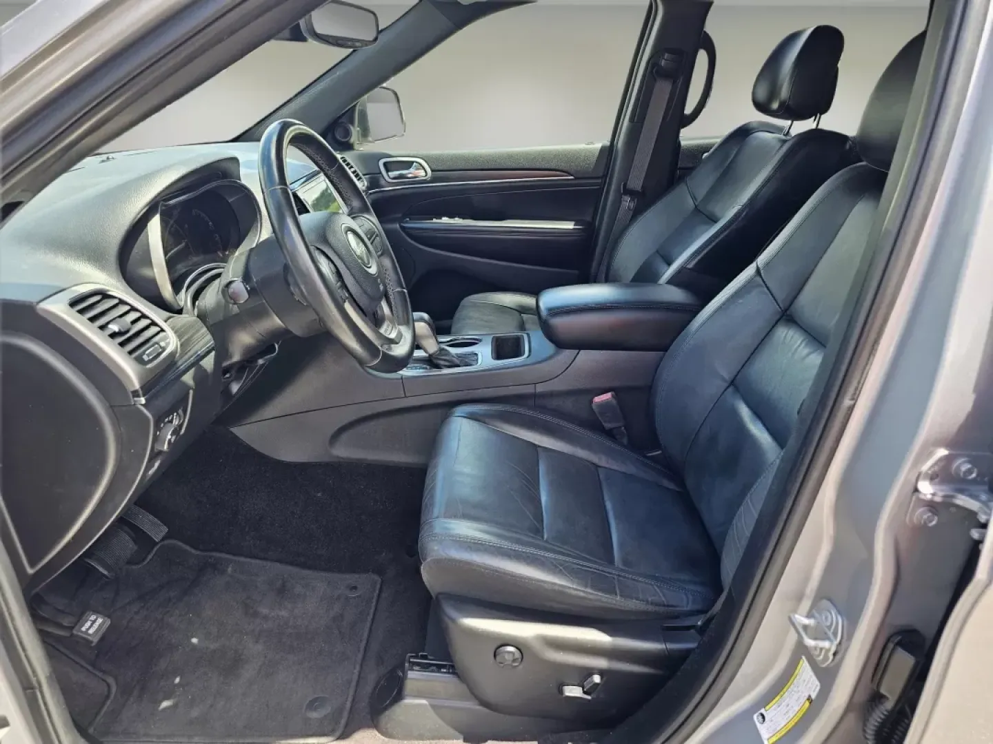 2019 /Black Jeep Grand Cherokee Limited (1C4RJEBG1KC) with an Other engine, located at 1430 Gateway Drive, Opelika, AL, 36801, (334) 239-0944, 32.637871, -85.409790 - Experience the ultimate blend of style, capability, and comfort with the stunning 2019 Jeep Grand Cherokee Limited at Gils Auto - Prattville. Whether you're navigating the busy streets of Prattville, AL, or embarking on a weekend adventure with family and friends, this SUV is designed to elevate you - Photo#9